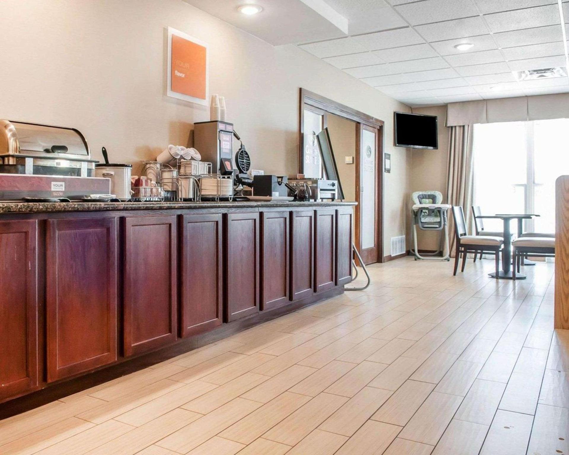 Comfort Suites Farmington photo 22