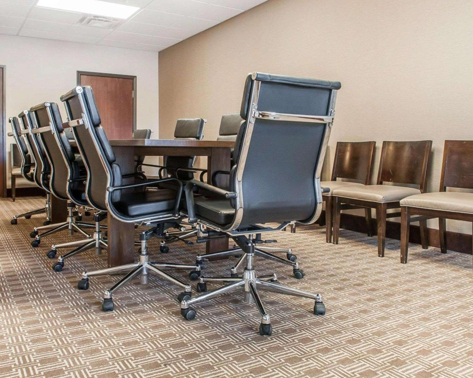 Comfort Suites Farmington photo 21