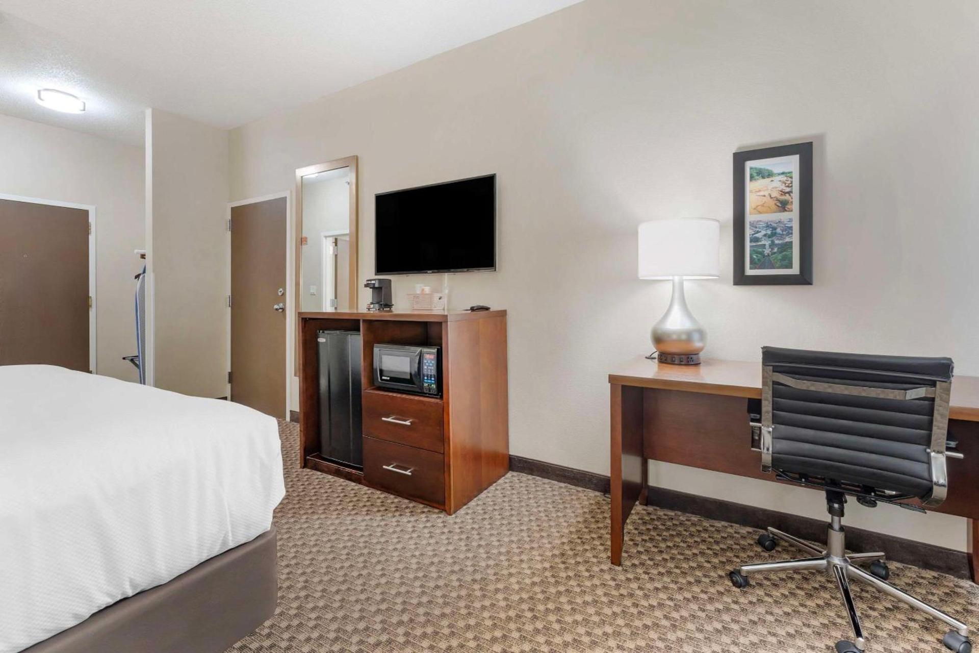 Comfort Inn & Suites Johnstown - Richland Town Center photo 12