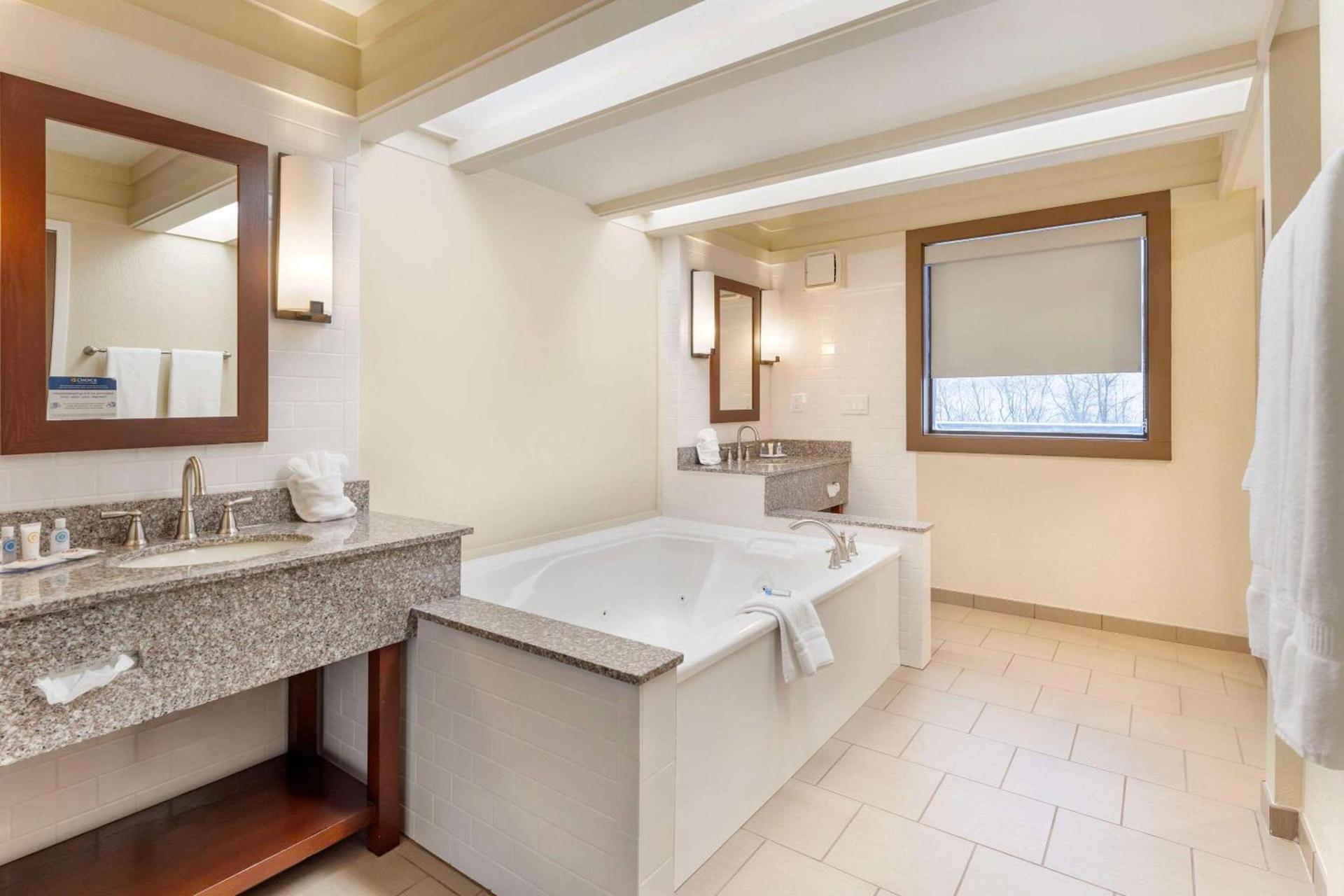 Comfort Inn & Suites Johnstown - Richland Town Center photo 21