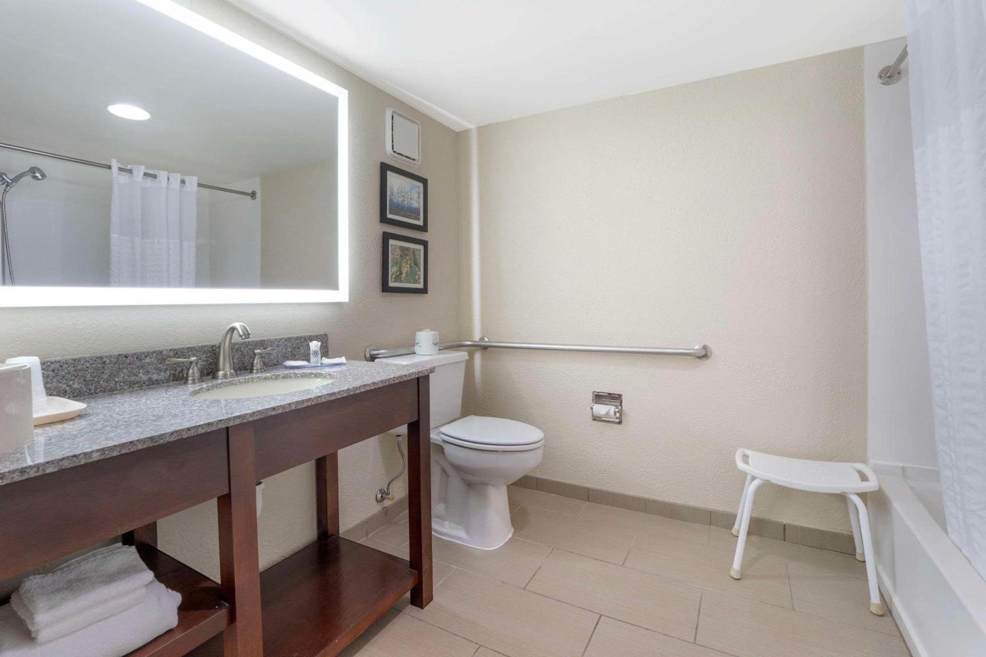 Comfort Inn & Suites Johnstown - Richland Town Center photo 22
