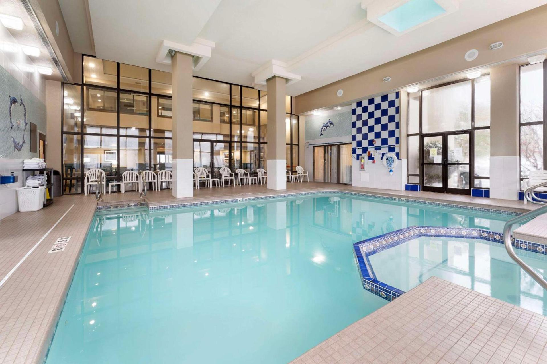 Comfort Inn & Suites Johnstown - Richland Town Center photo 3