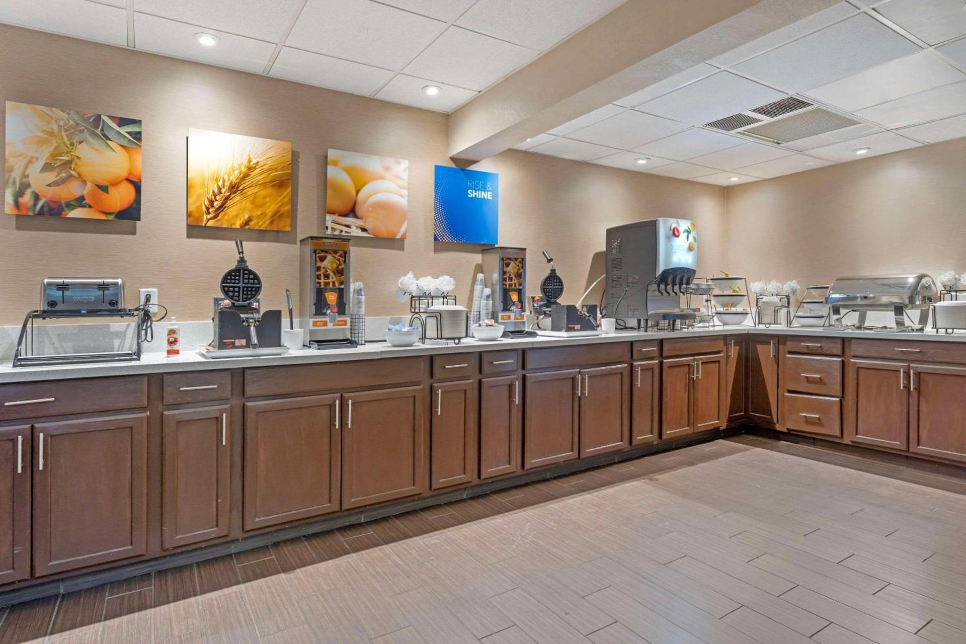 Comfort Inn & Suites Johnstown - Richland Town Center photo 35