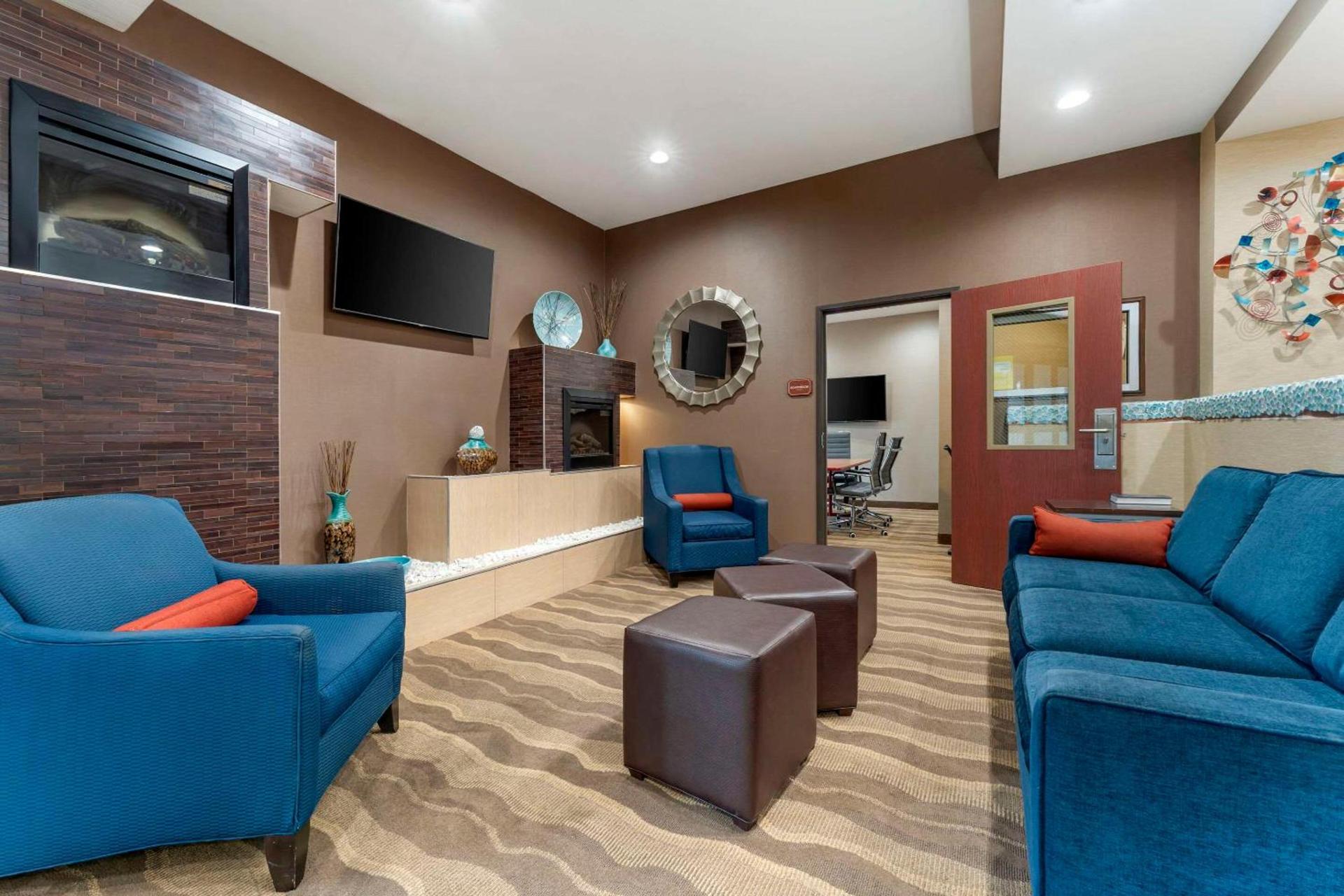 Comfort Suites Monaca photo 5