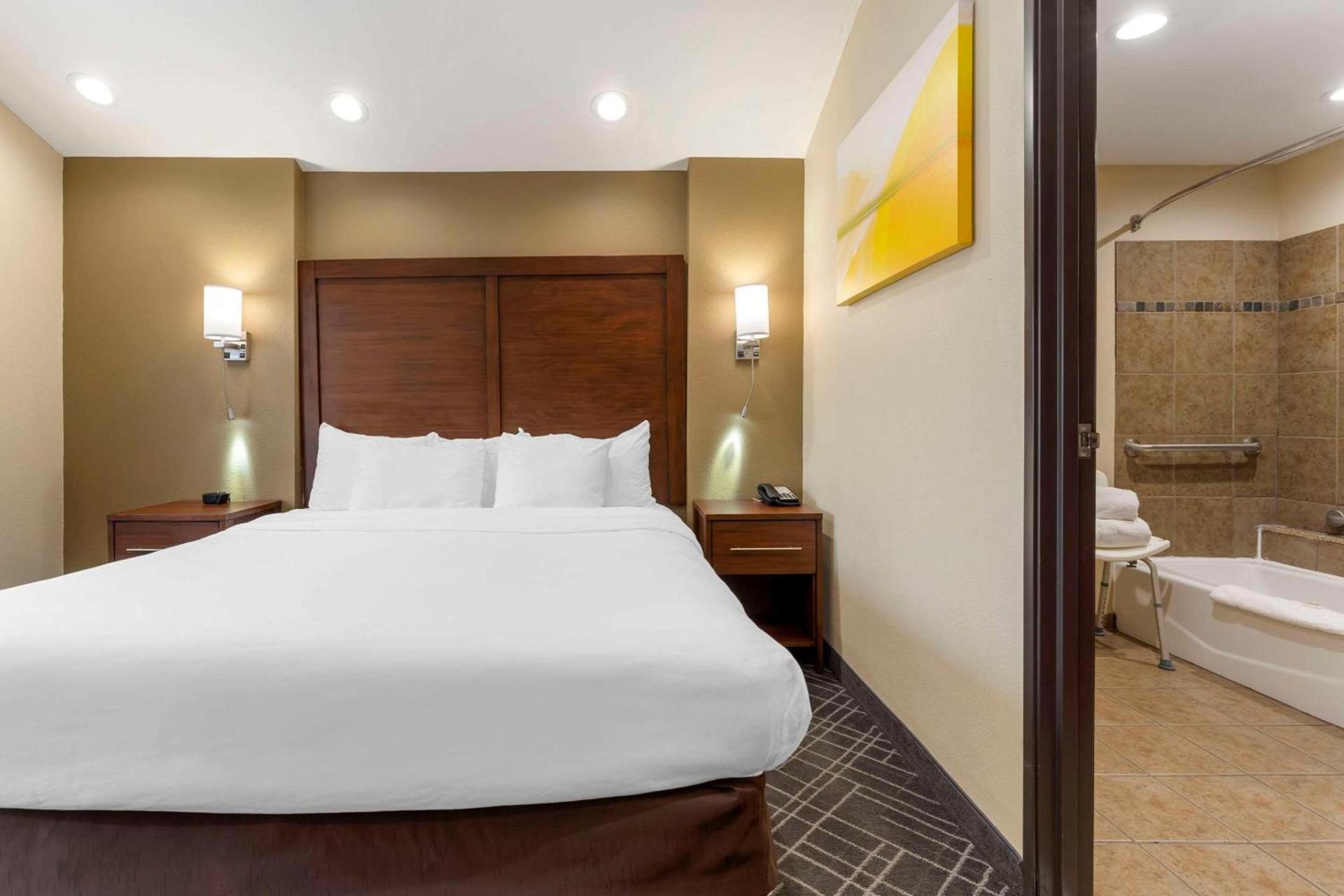 Comfort Suites Monaca photo 8