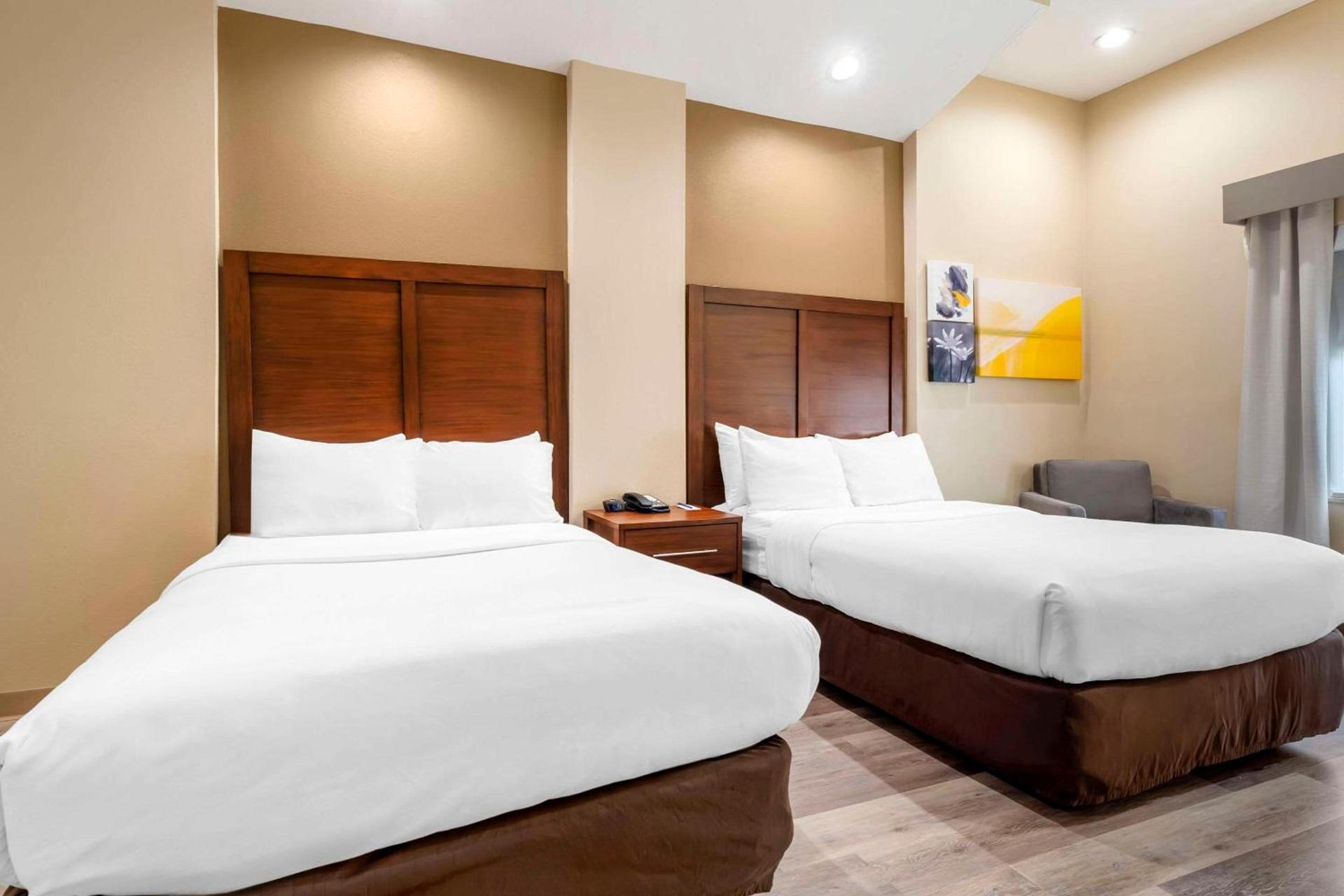 Comfort Suites Monaca photo 19