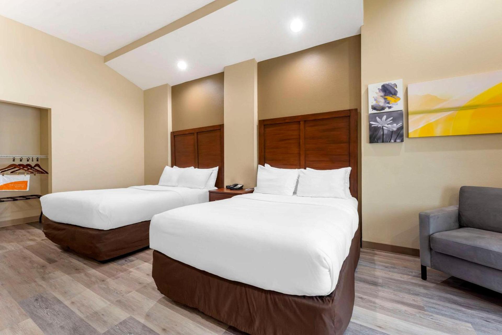 Comfort Suites Monaca photo 20