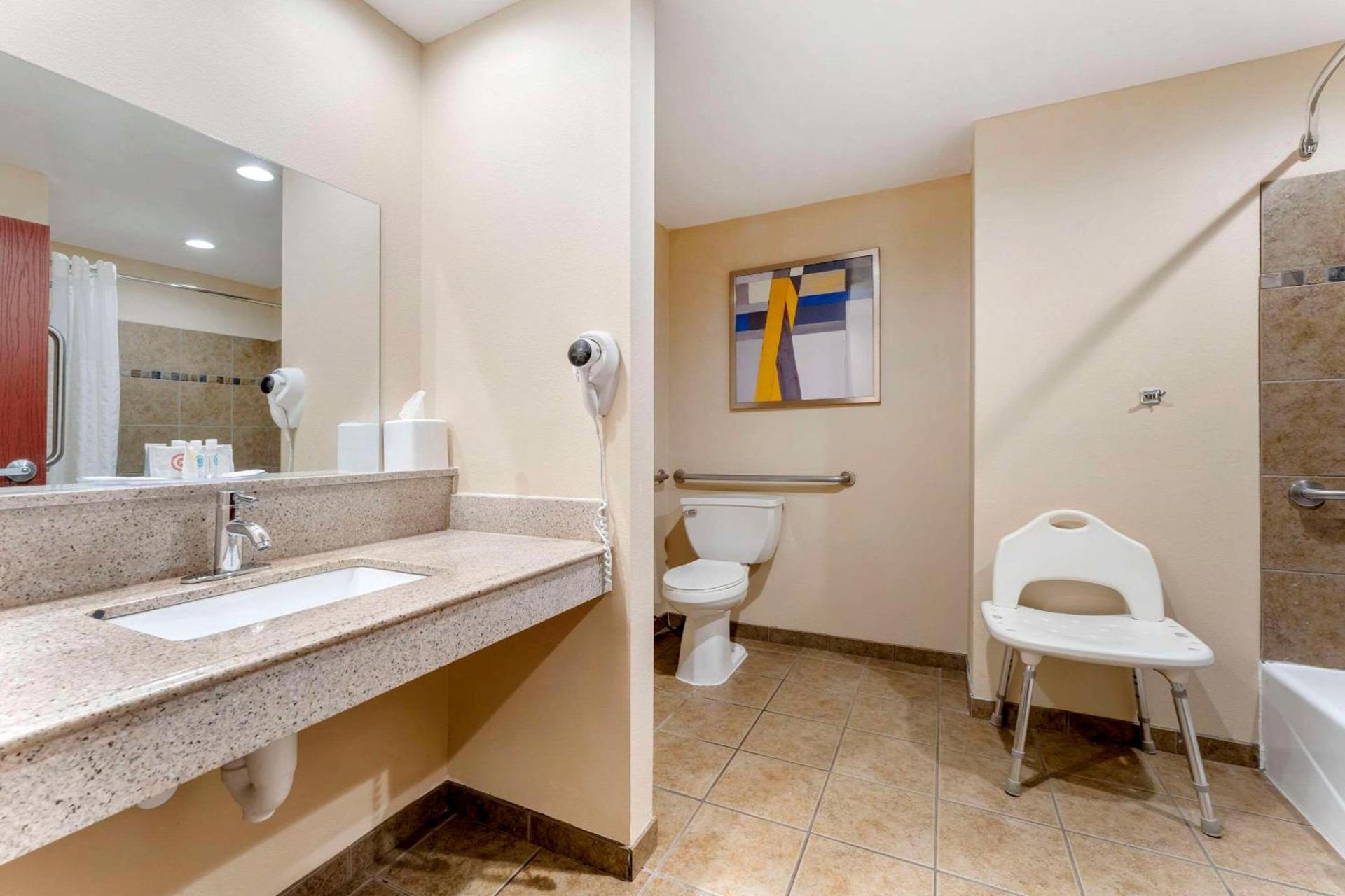 Comfort Suites Monaca photo 22