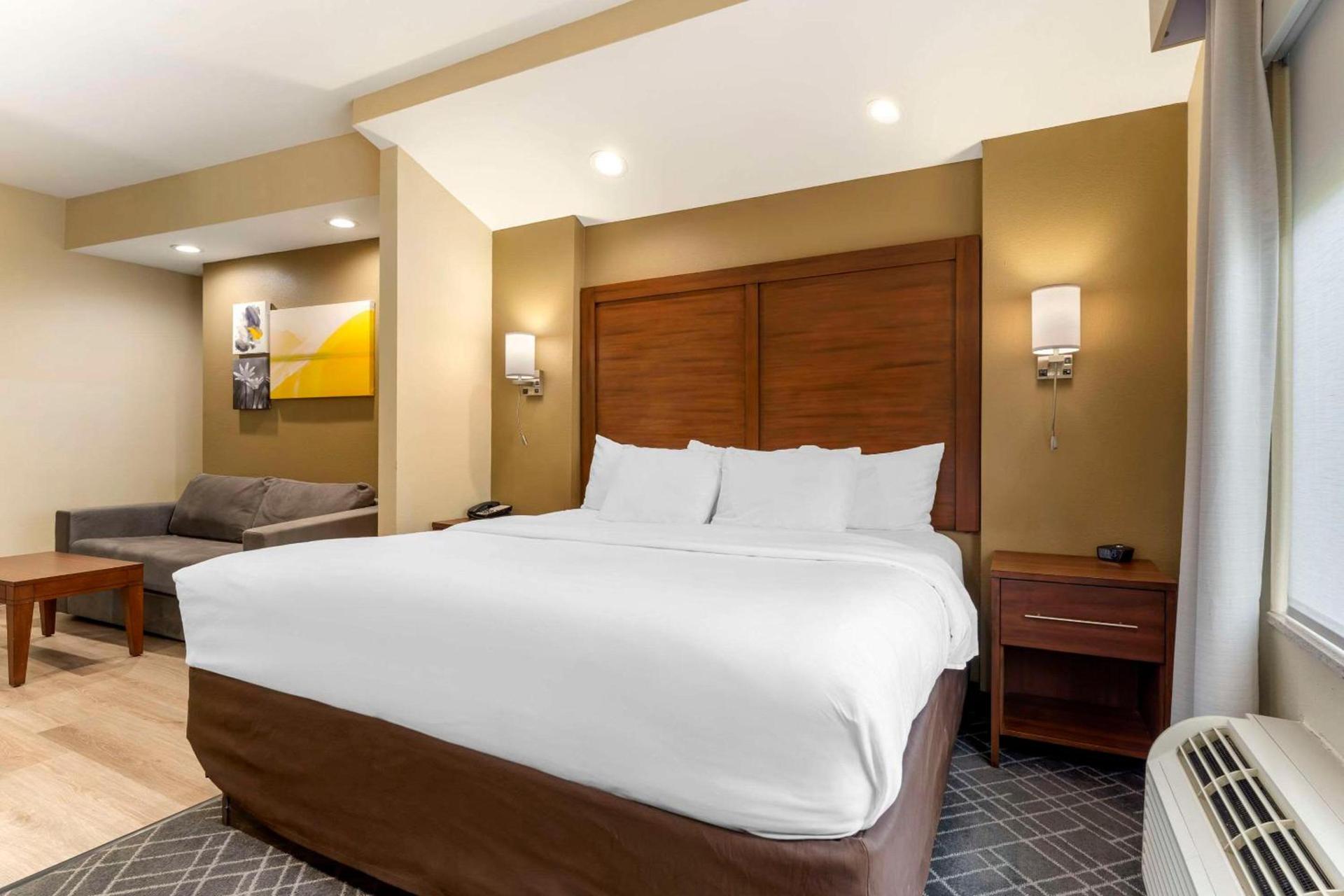 Comfort Suites Monaca photo 23