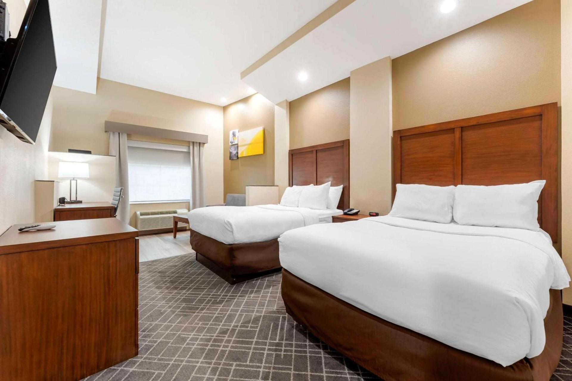 Comfort Suites Monaca photo 26