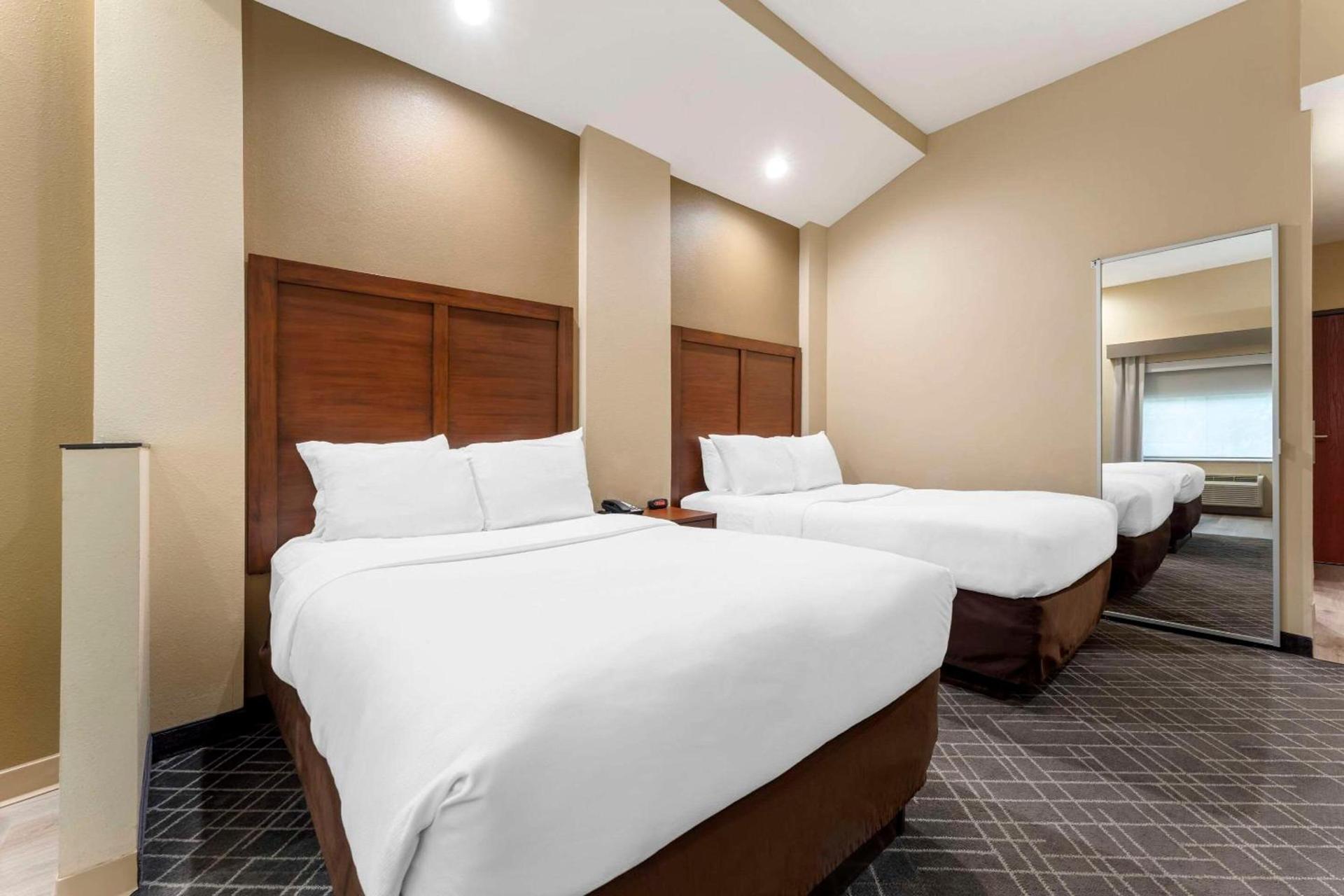 Comfort Suites Monaca photo 27