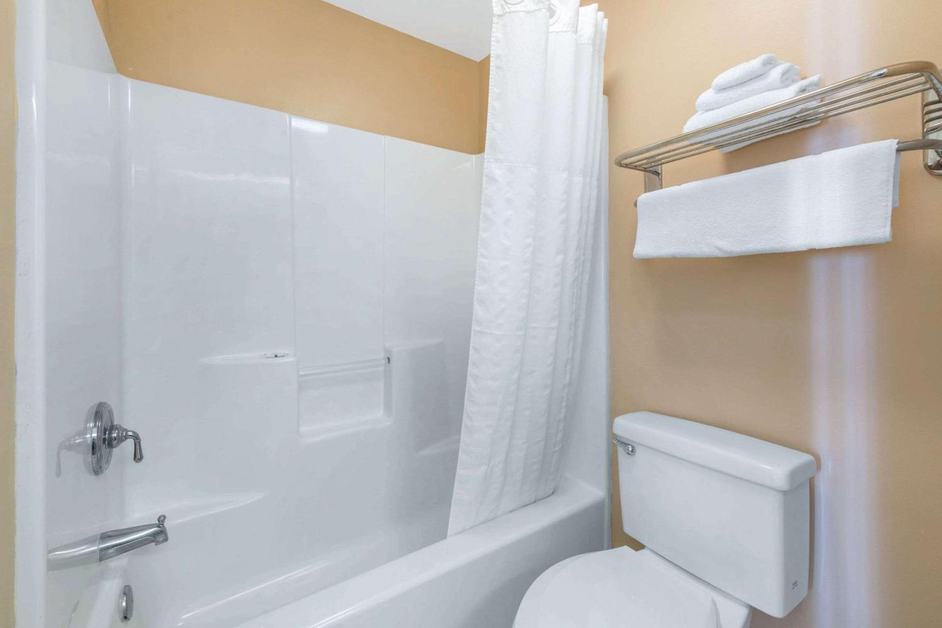 Quality Inn Palm Bay - Melbourne I-95 photo 25