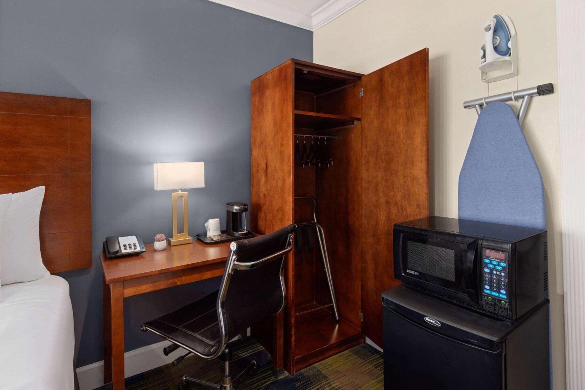 Travelodge by Wyndham by Fisherman's Wharf photo 21