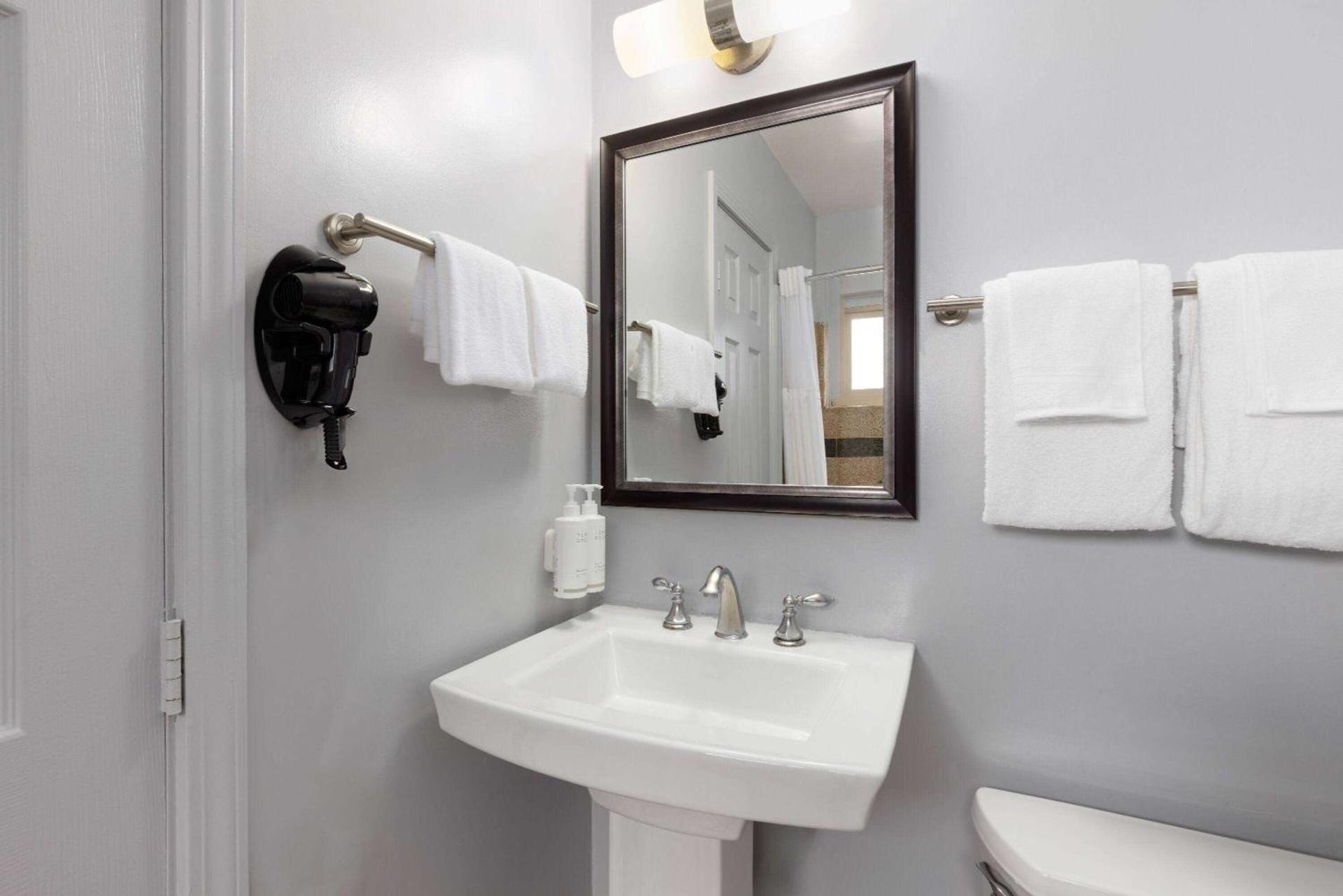 Travelodge by Wyndham by Fisherman's Wharf photo 25