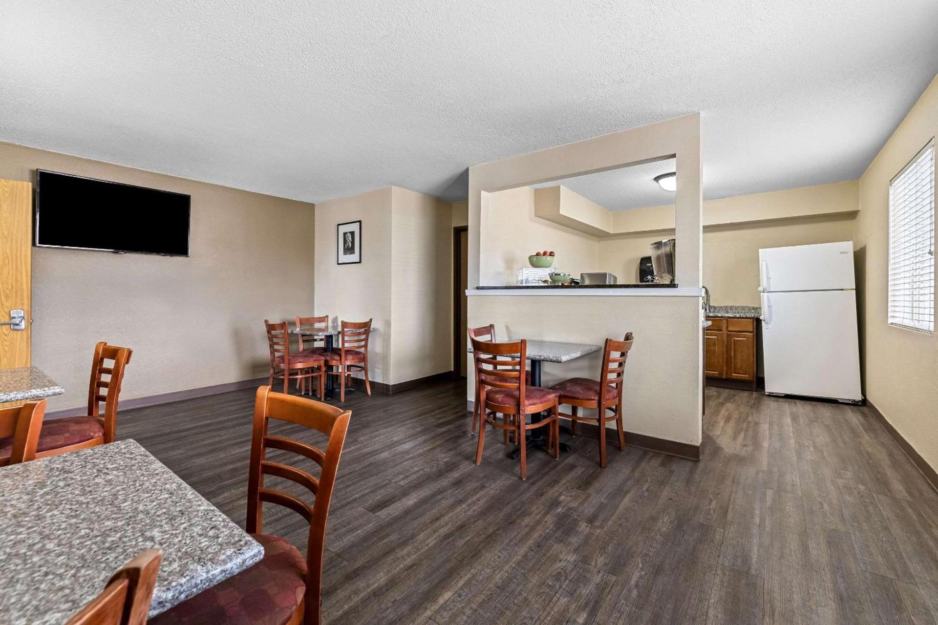 Rodeway Inn Rapid City North photo 28