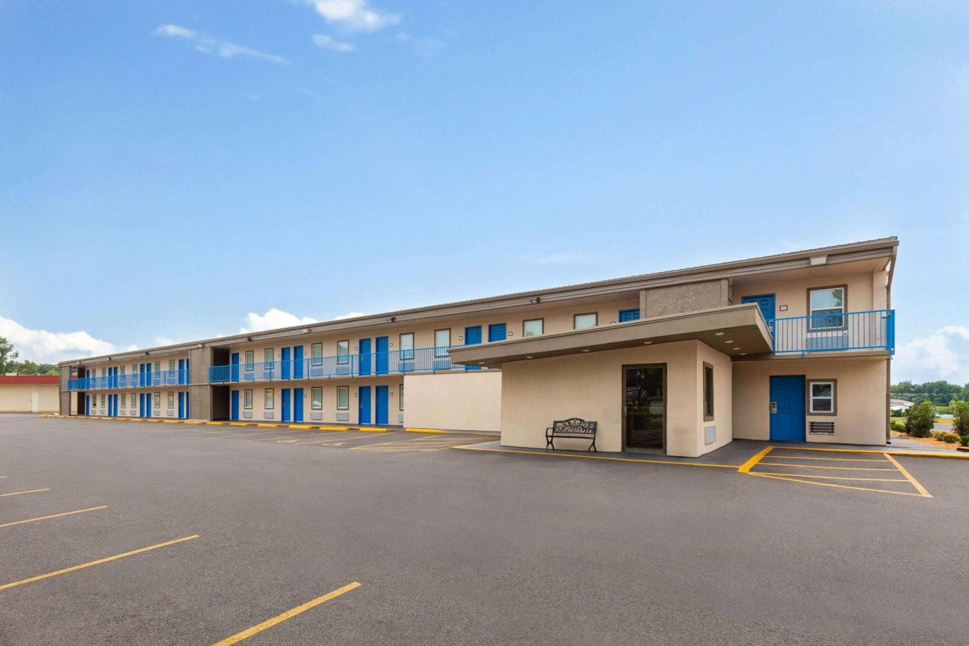 Super 8 by Wyndham Paducah I-24 Exit 4 — hotel in Paducah