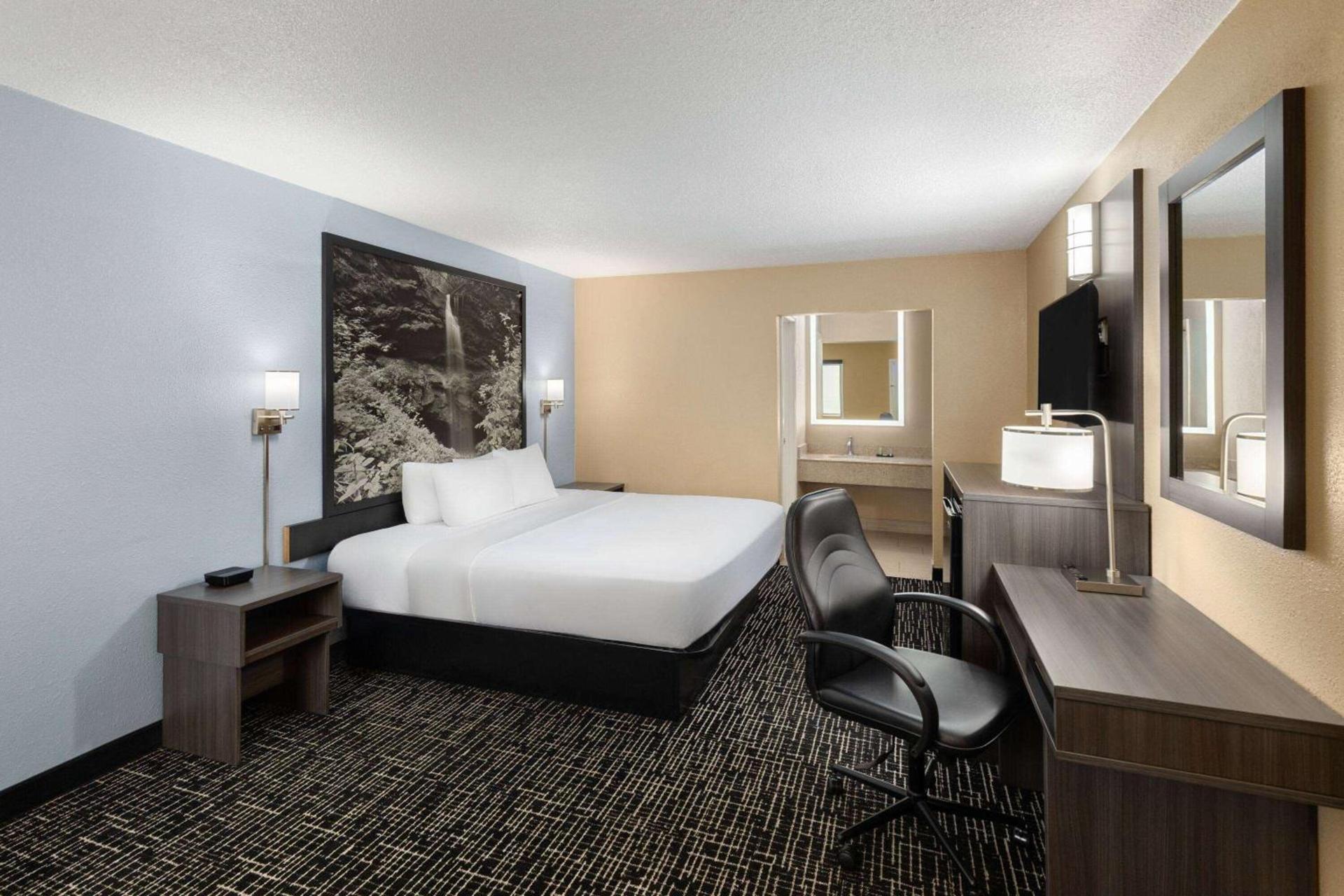 Super 8 by Wyndham Paducah I-24 Exit 4 photo 9
