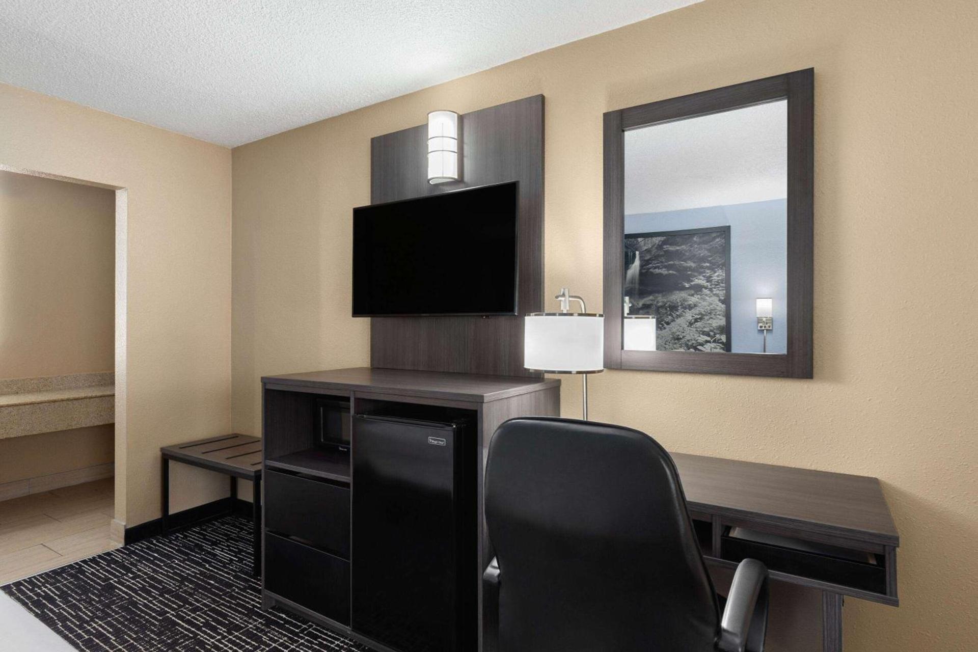 Super 8 by Wyndham Paducah I-24 Exit 4 photo 15