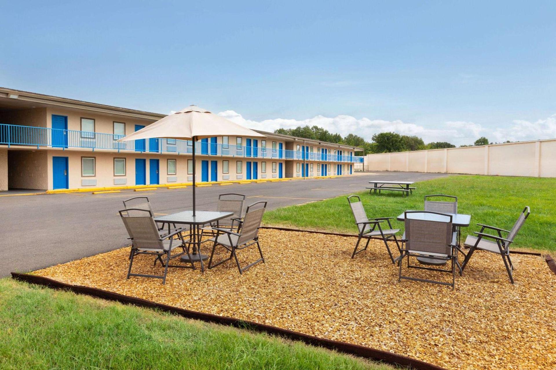 Super 8 by Wyndham Paducah I-24 Exit 4 photo 26