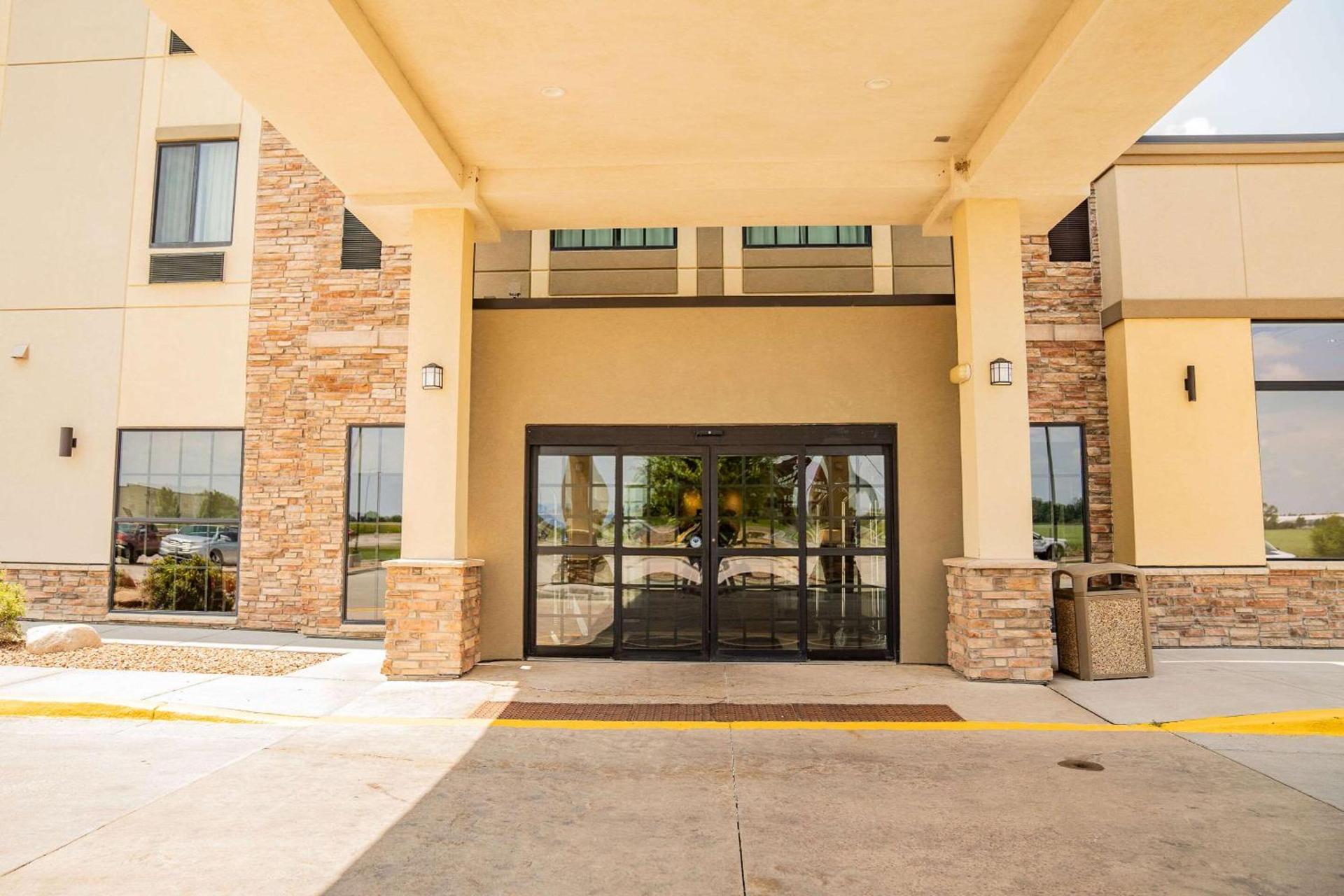 Comfort Suites University Brookings photo 5