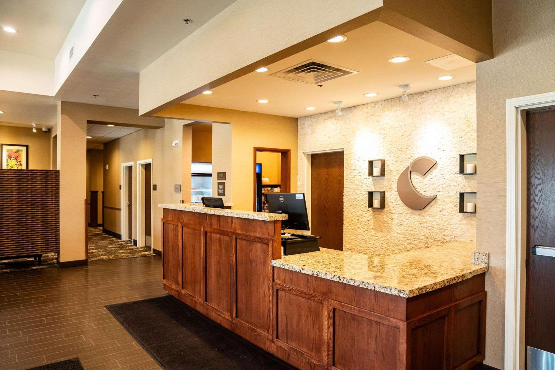 Comfort Suites University Brookings photo 9