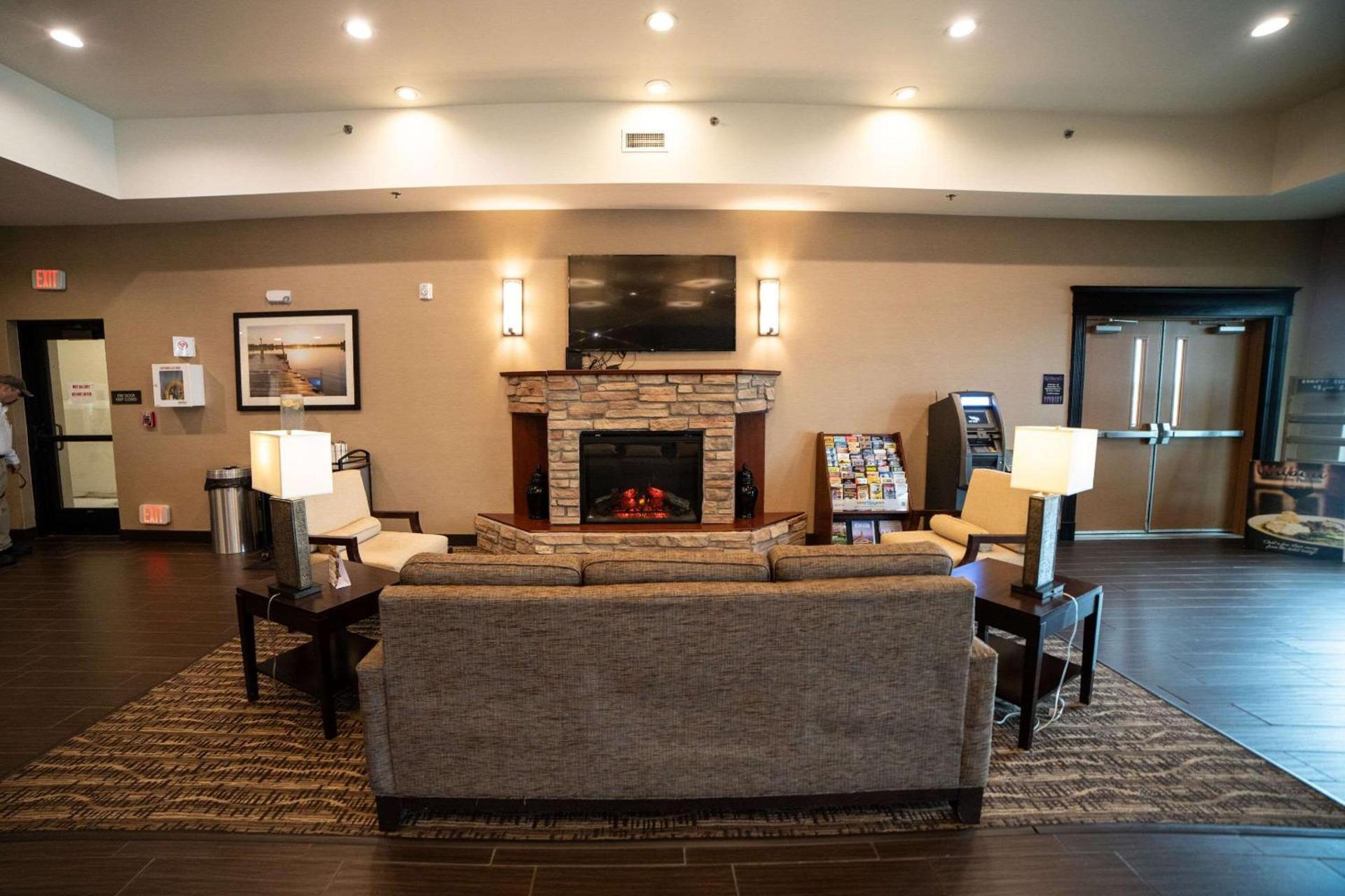 Comfort Suites University Brookings photo 10