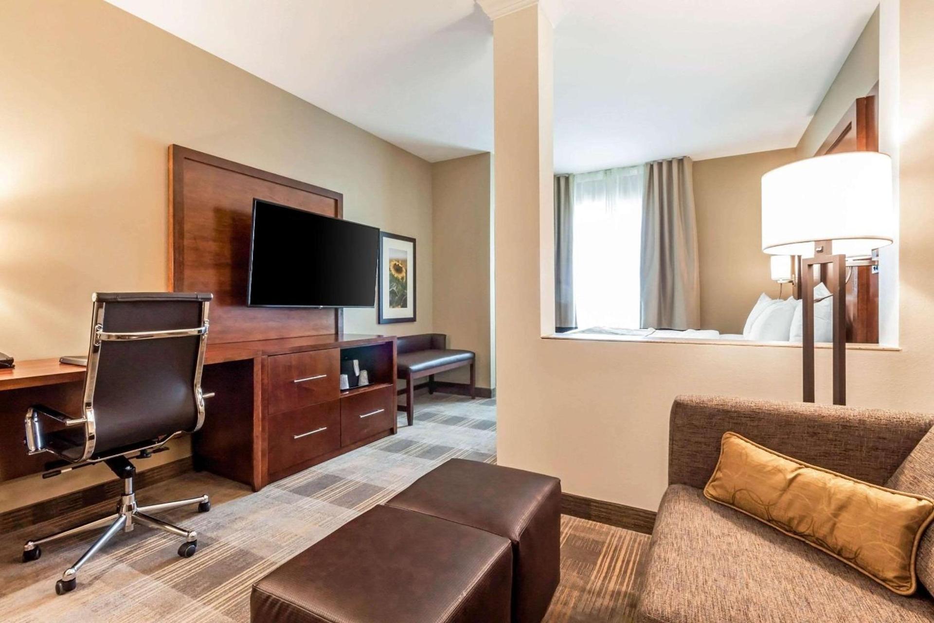 Comfort Suites University Brookings photo 19