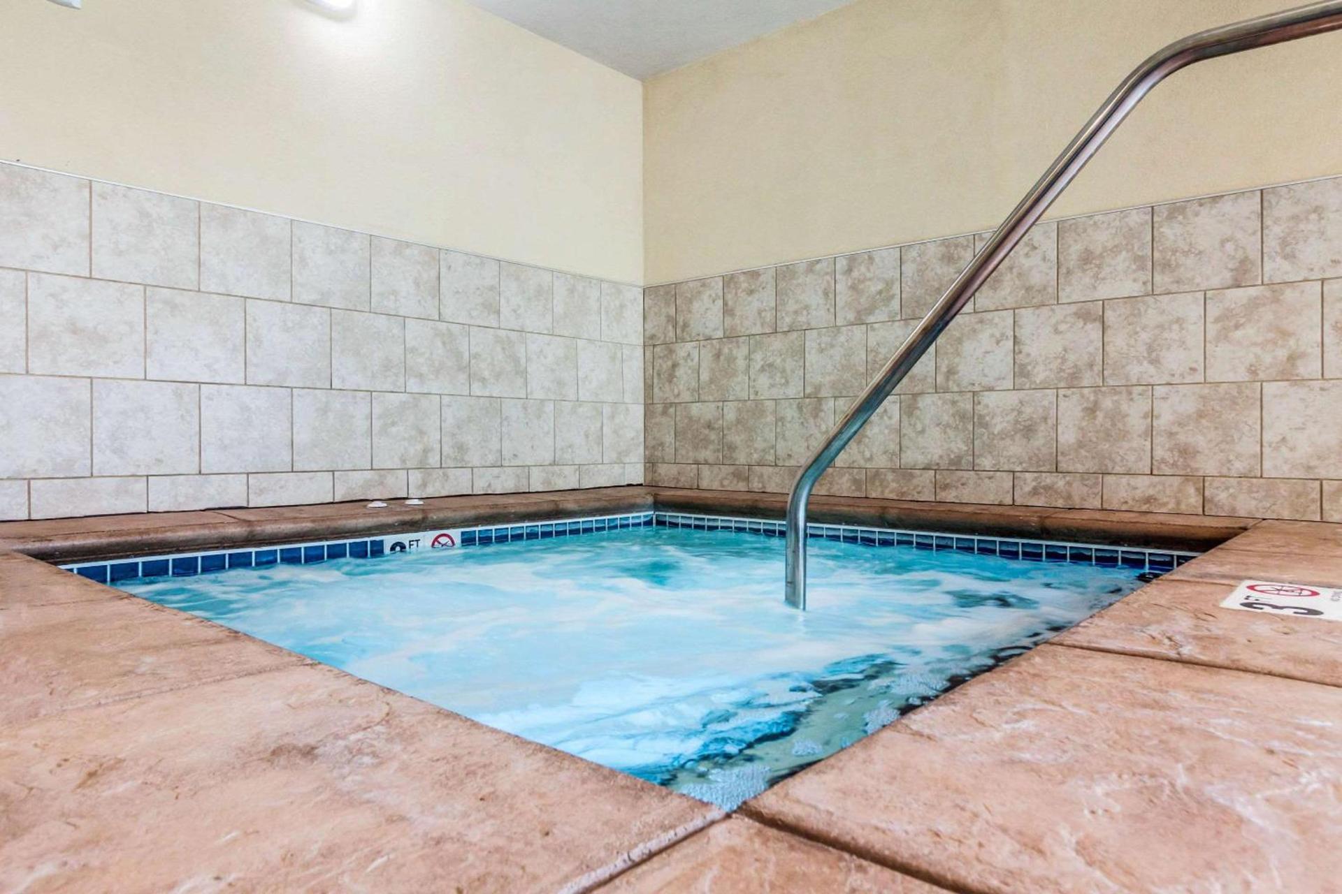 Comfort Suites University Brookings photo 28
