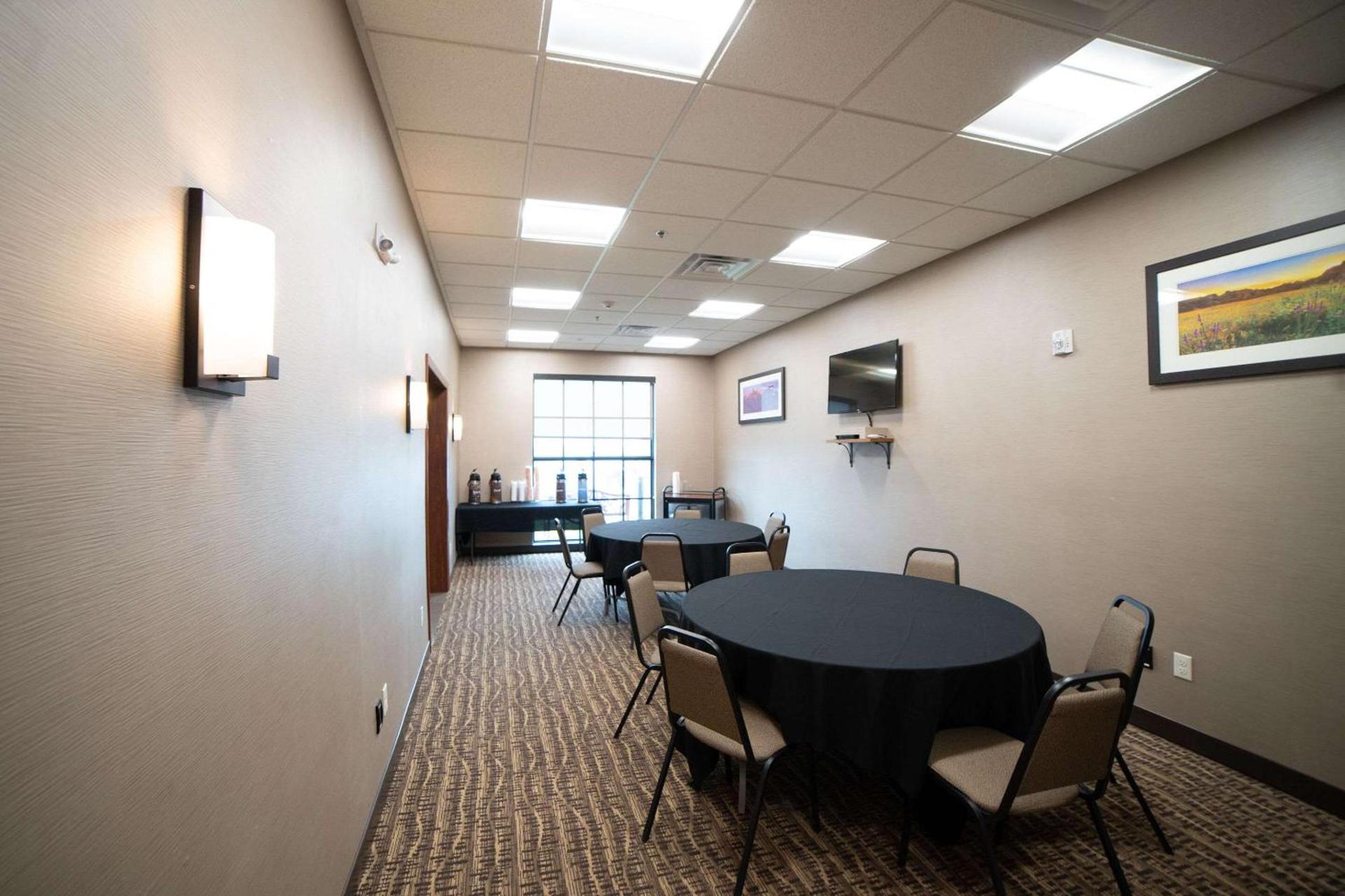 Comfort Suites University Brookings photo 31