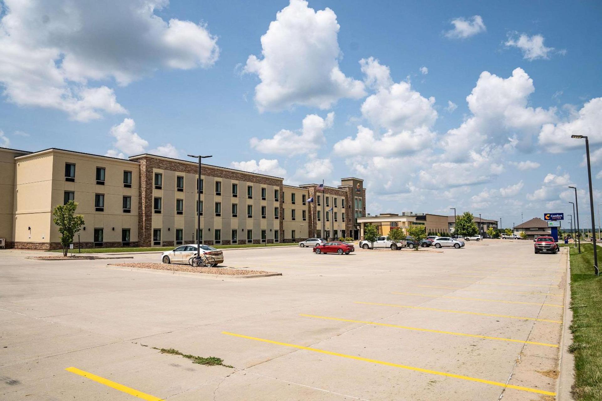 Comfort Suites University Brookings photo 34