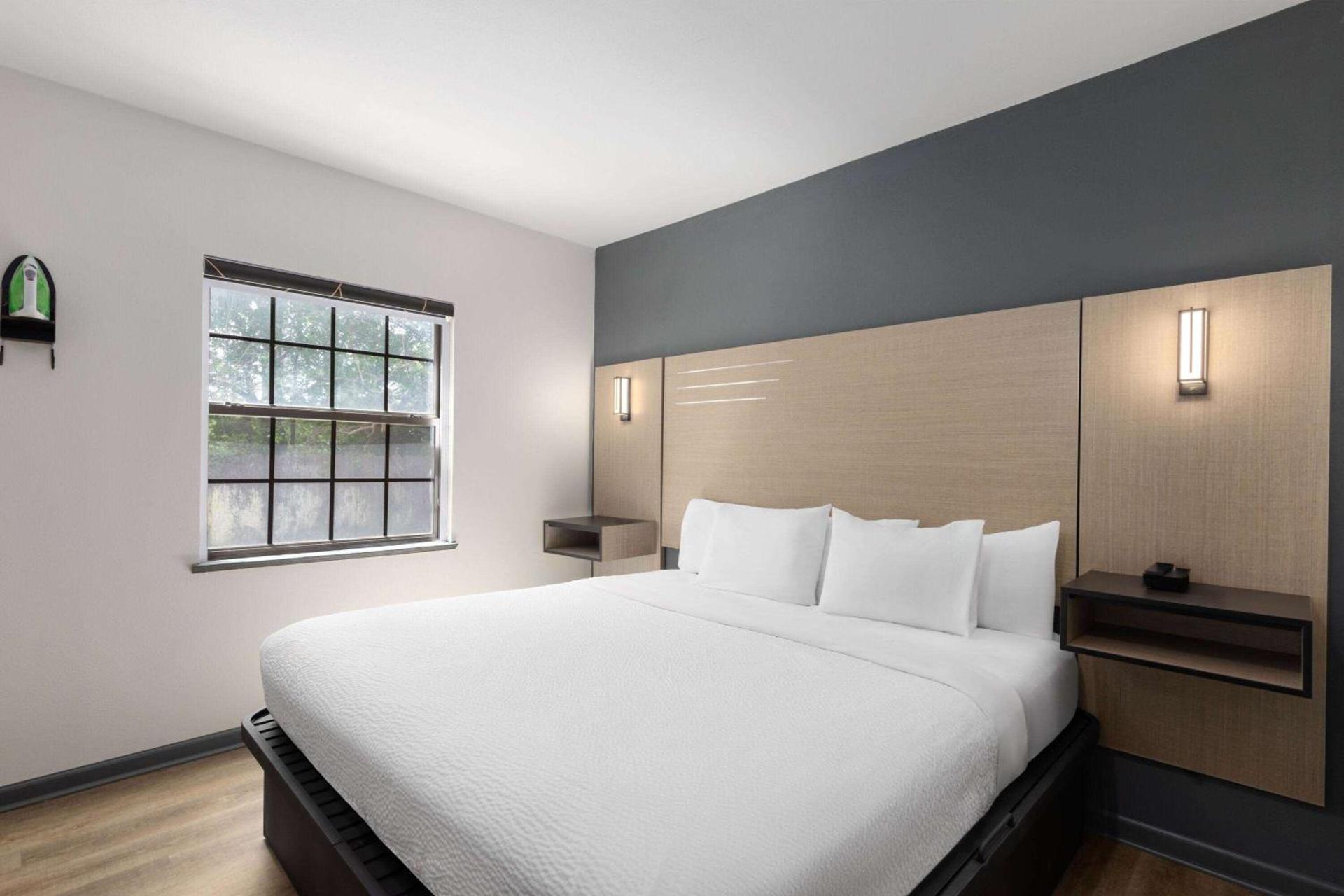 Ramada by Wyndham Studio Suites Dothan photo 9