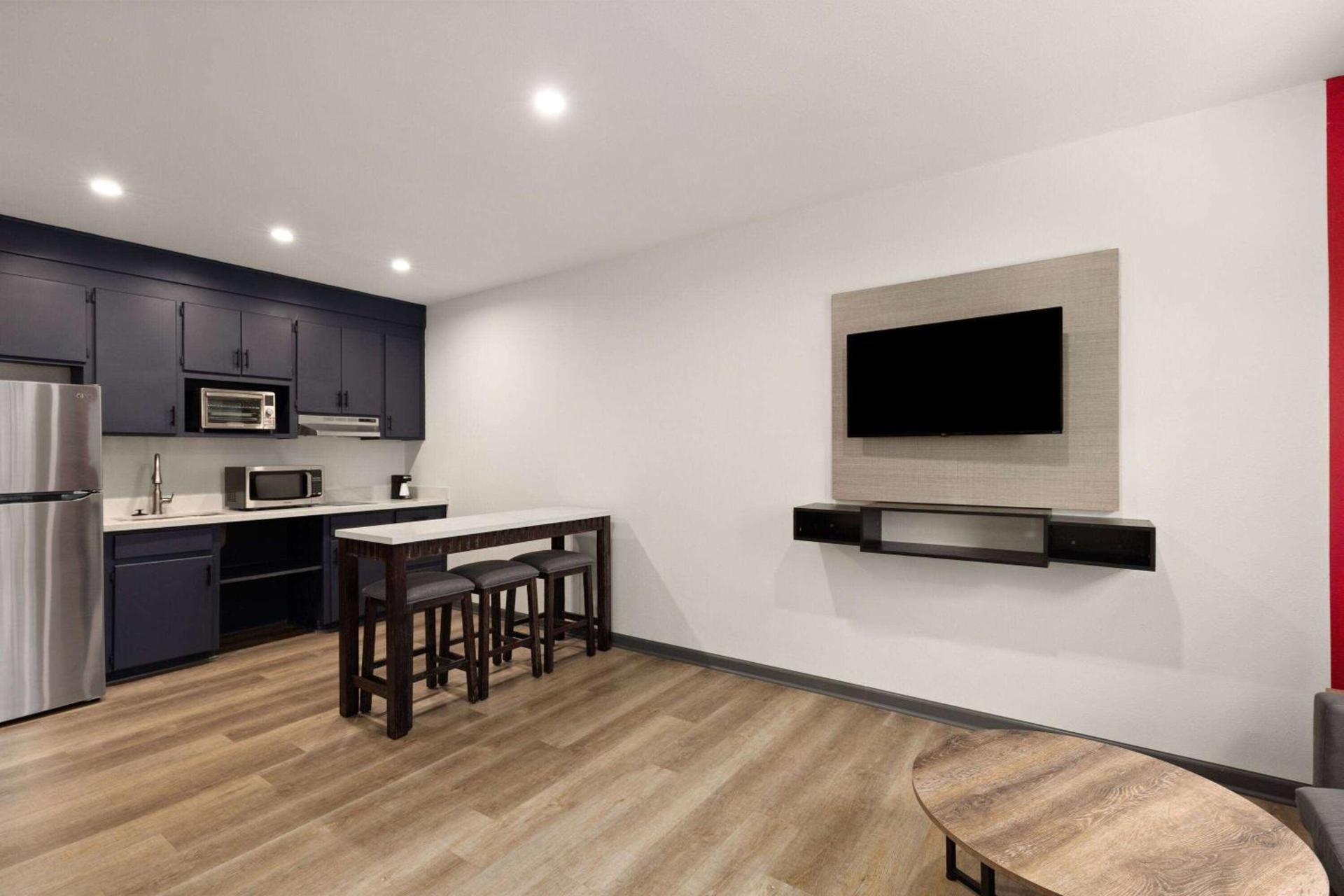 Ramada by Wyndham Studio Suites Dothan photo 13