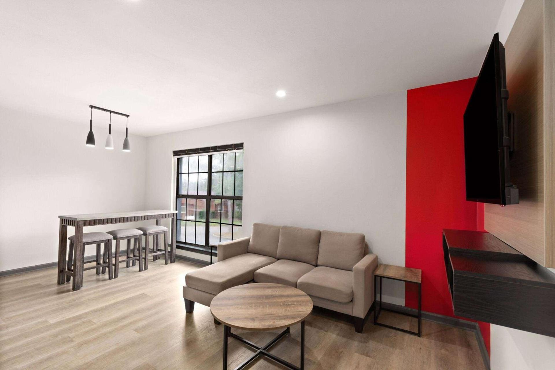 Ramada by Wyndham Studio Suites Dothan photo 17