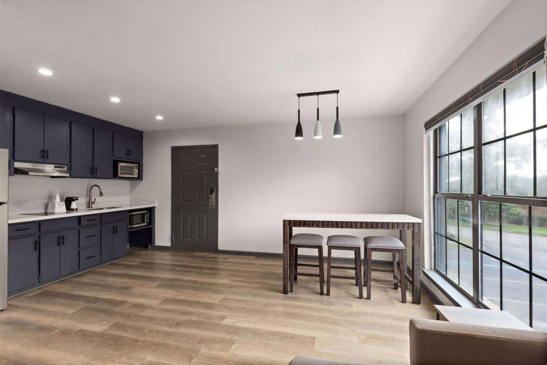 Ramada by Wyndham Studio Suites Dothan photo 18