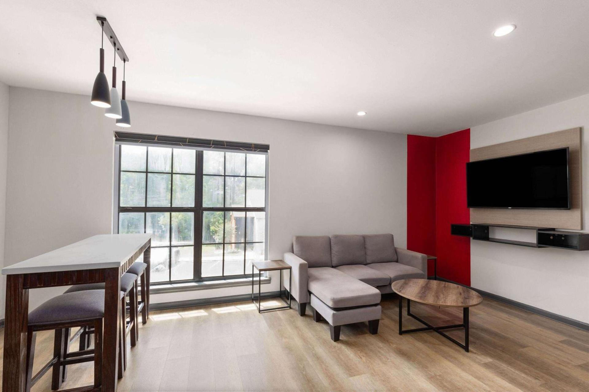 Ramada by Wyndham Studio Suites Dothan photo 19