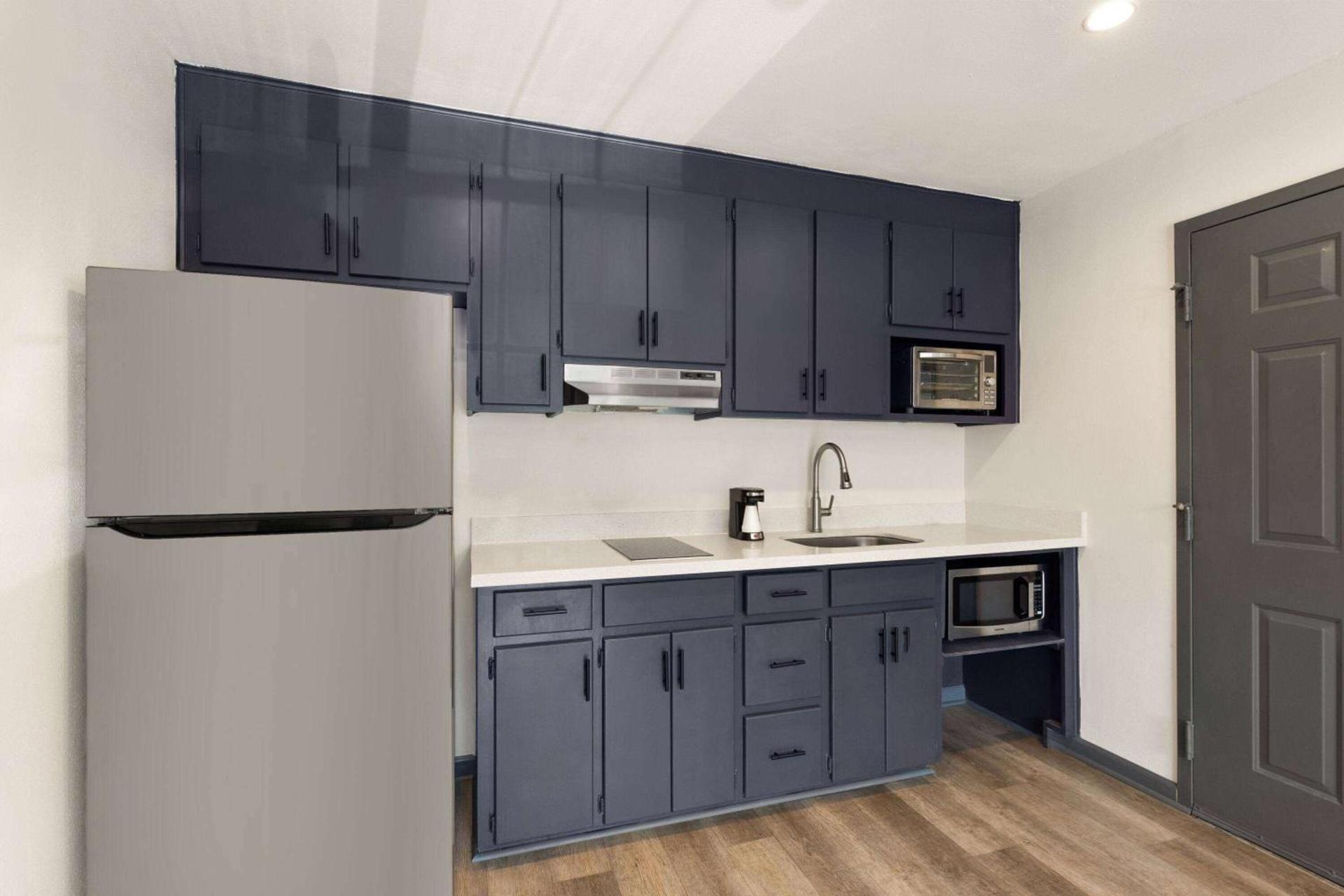 Ramada by Wyndham Studio Suites Dothan photo 20