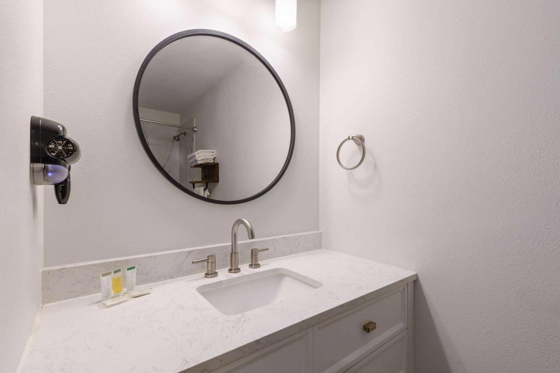 Ramada by Wyndham Studio Suites Dothan photo 22