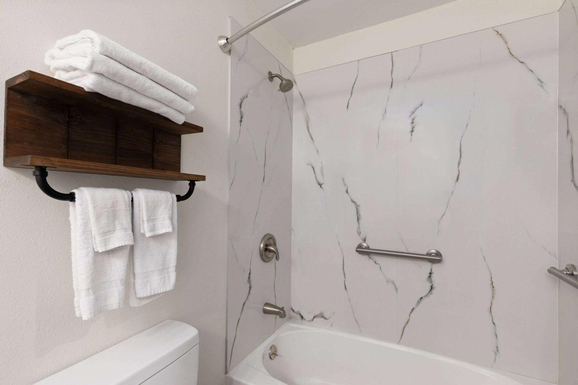 Ramada by Wyndham Studio Suites Dothan photo 23