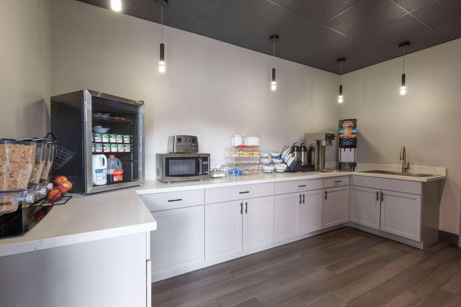 Ramada by Wyndham Studio Suites Dothan photo 26