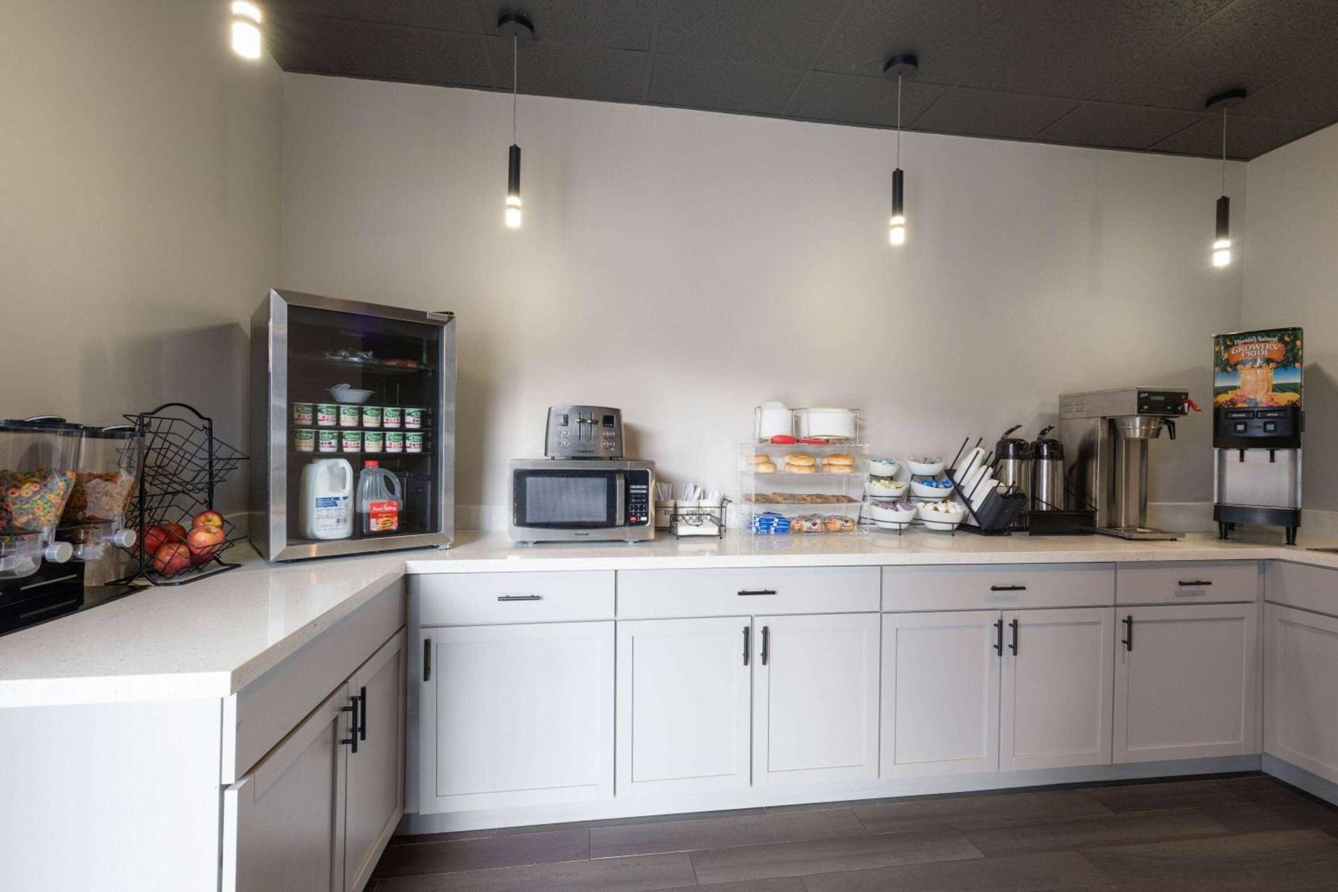 Ramada by Wyndham Studio Suites Dothan photo 25