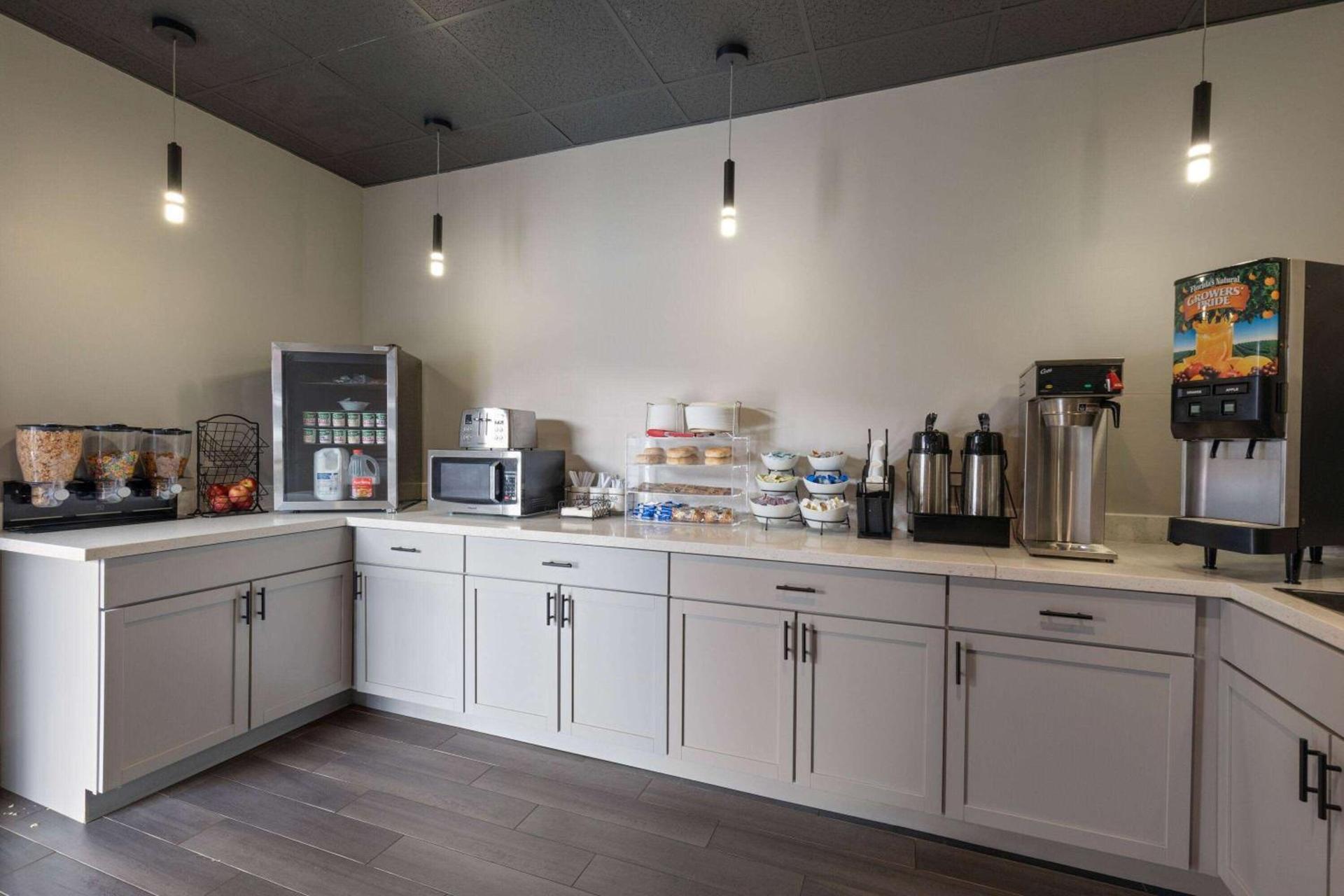 Ramada by Wyndham Studio Suites Dothan photo 24