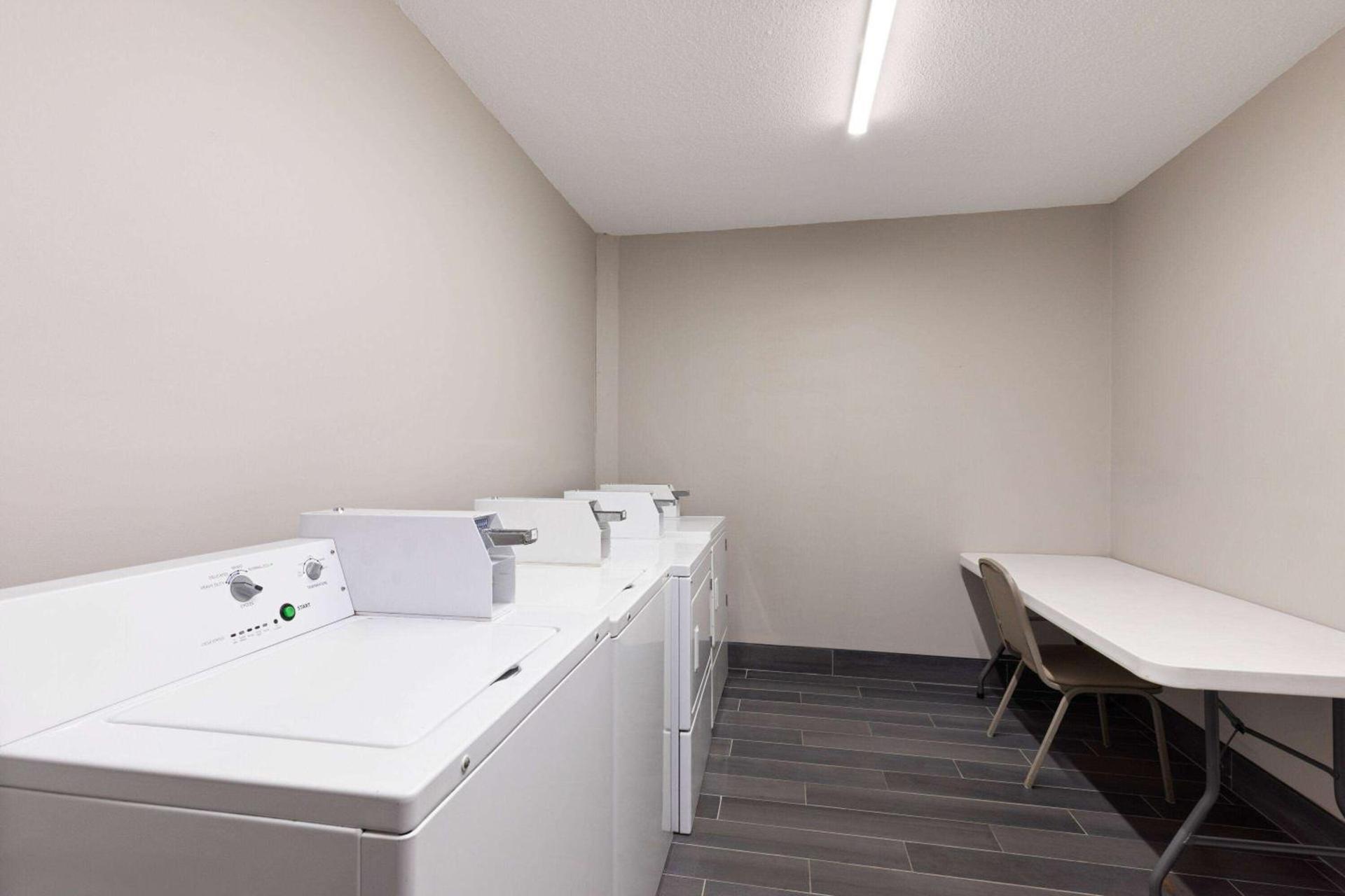Ramada by Wyndham Studio Suites Dothan photo 27