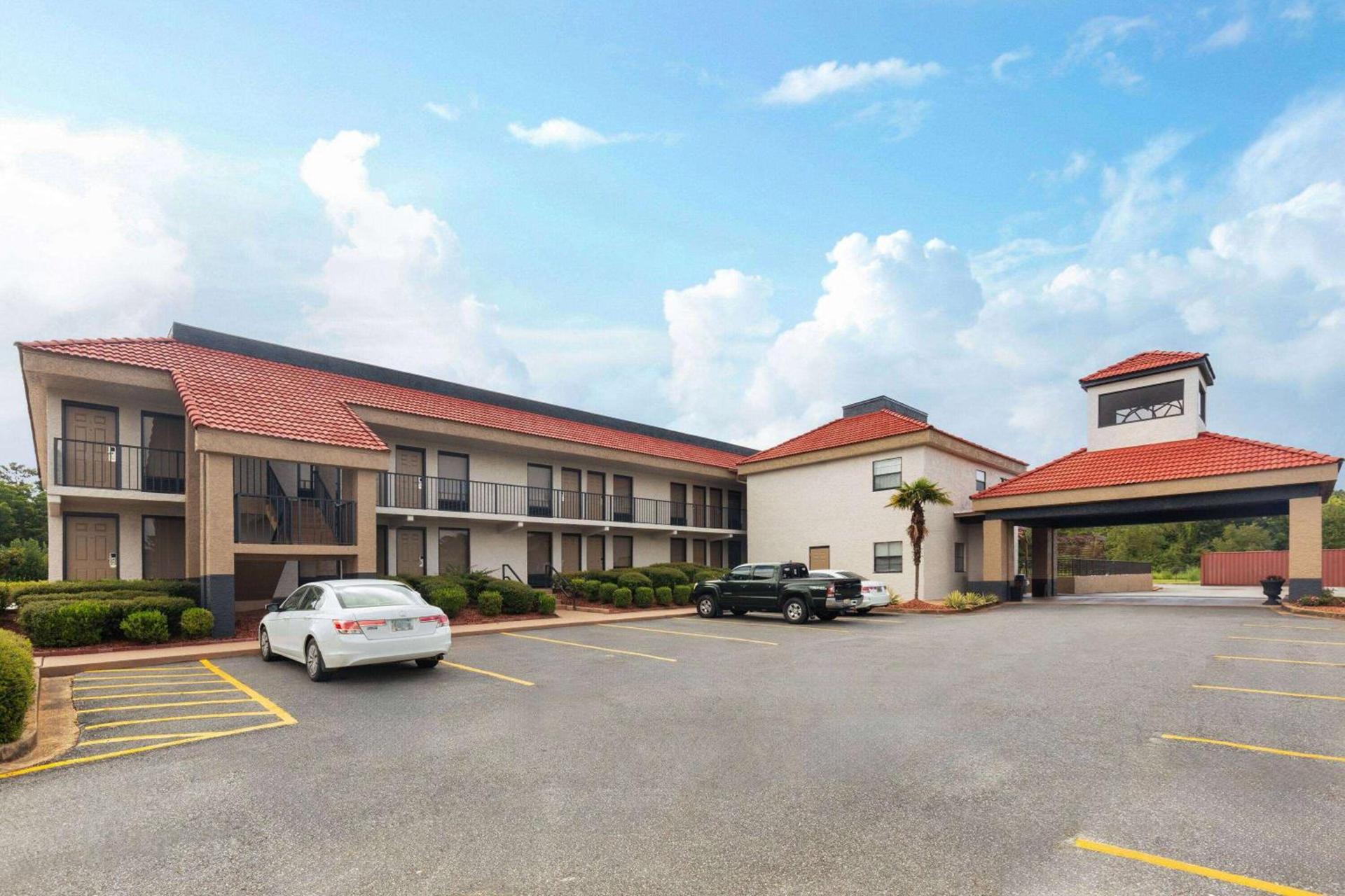 Ramada by Wyndham Bainbridge photo 3