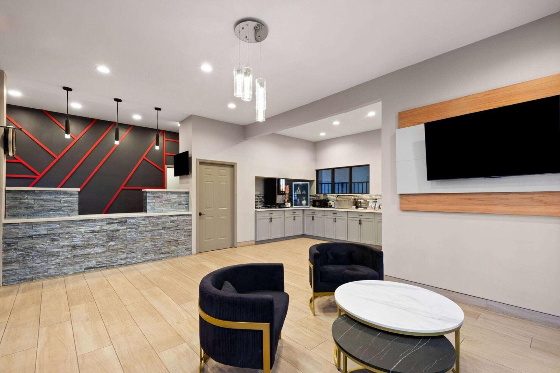 Ramada by Wyndham Bainbridge photo 5
