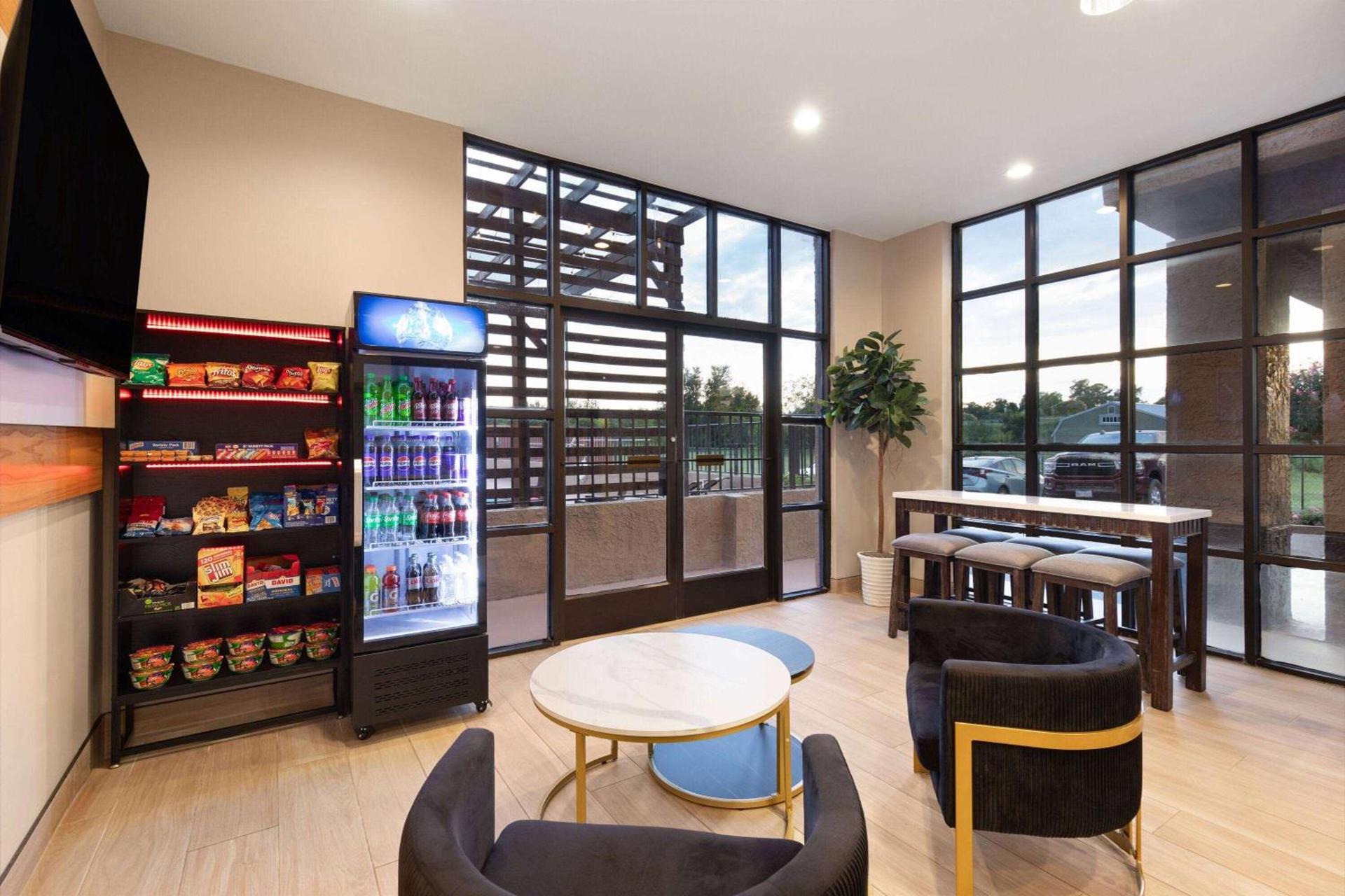 Ramada by Wyndham Bainbridge photo 4