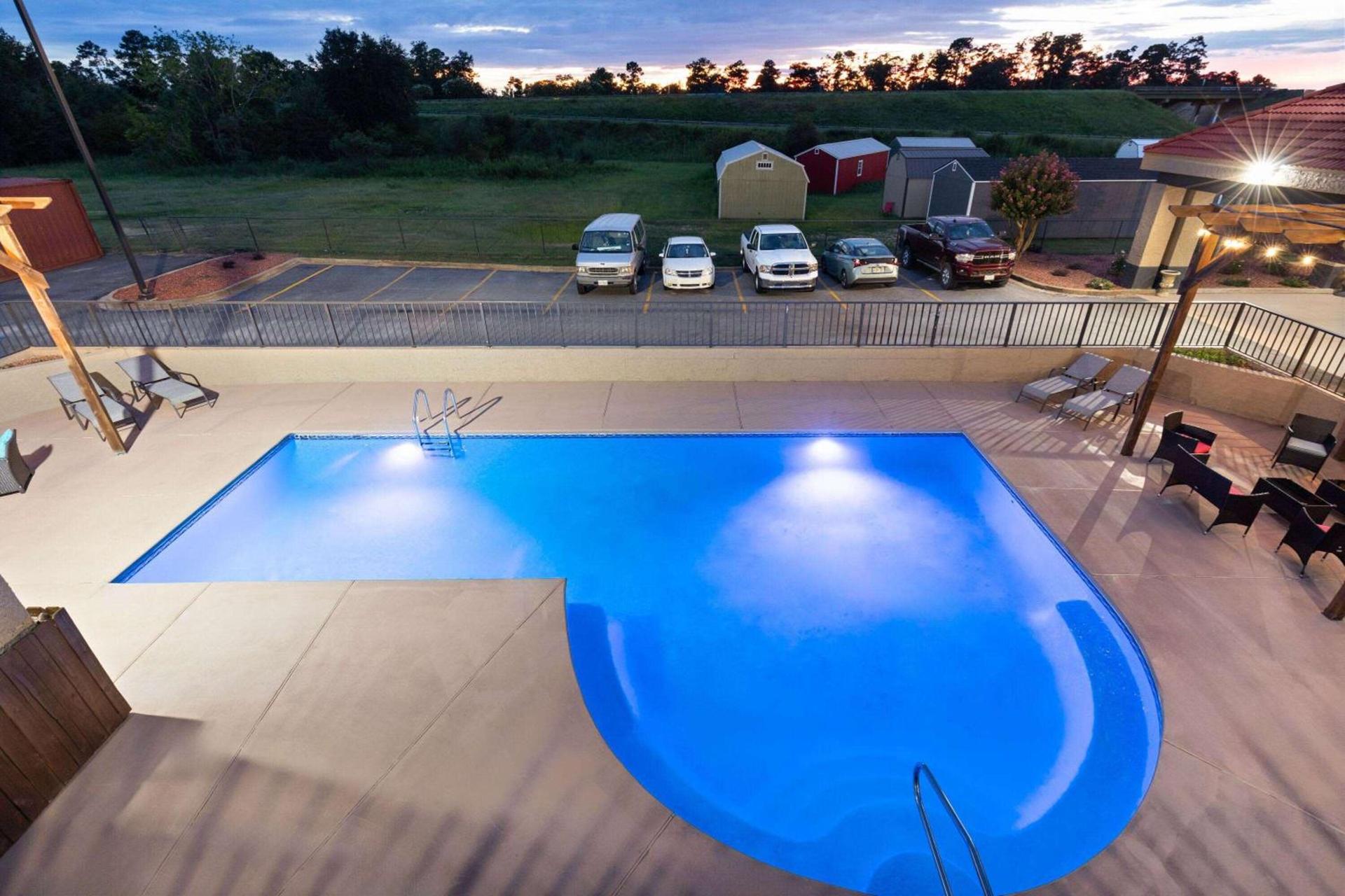 Ramada by Wyndham Bainbridge photo 8
