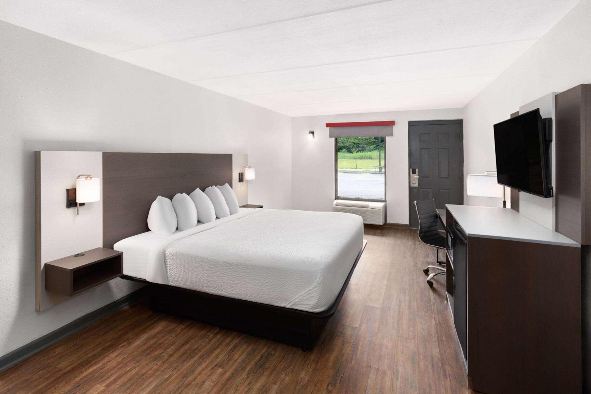 Ramada by Wyndham Bainbridge photo 17
