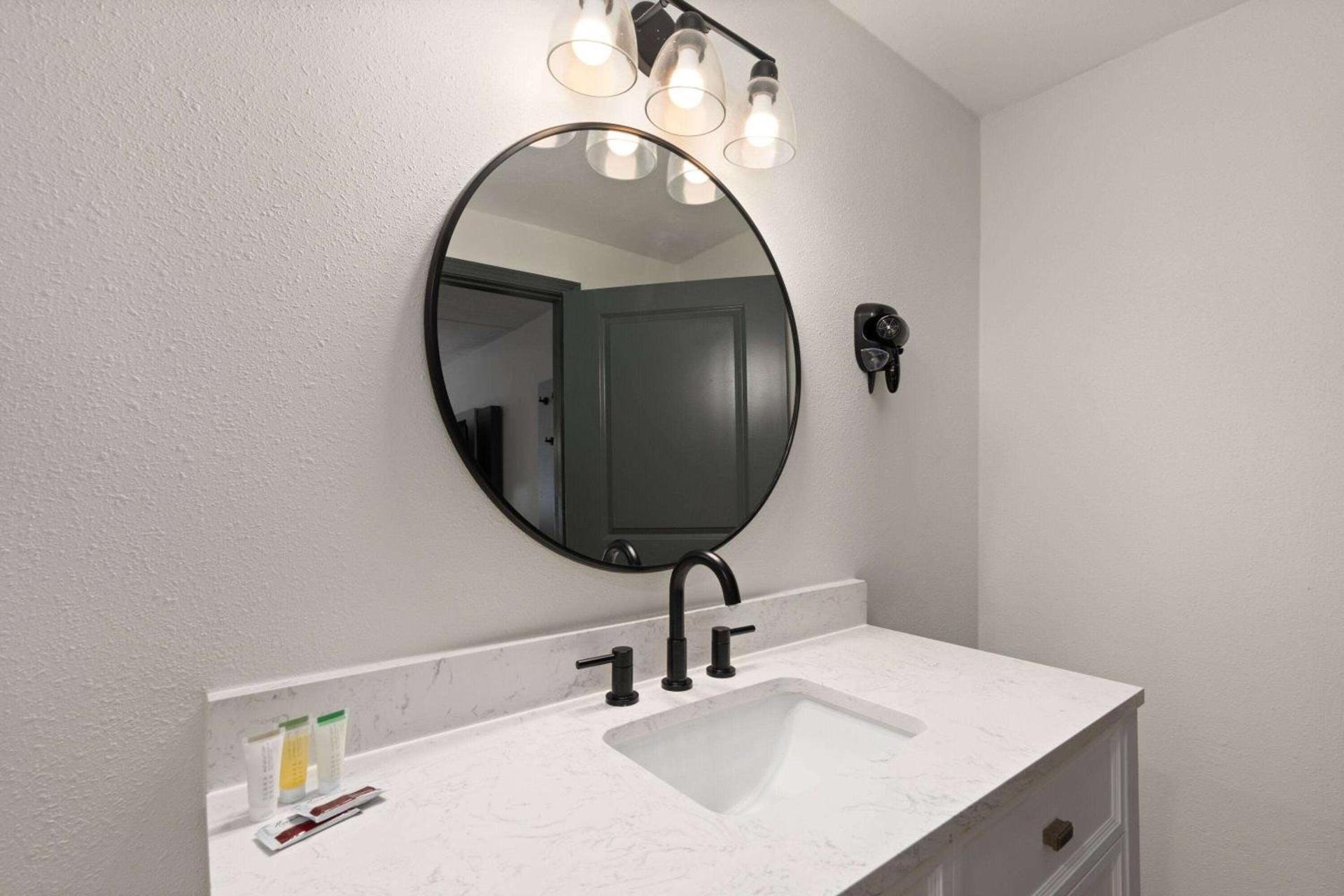 Ramada by Wyndham Bainbridge photo 21