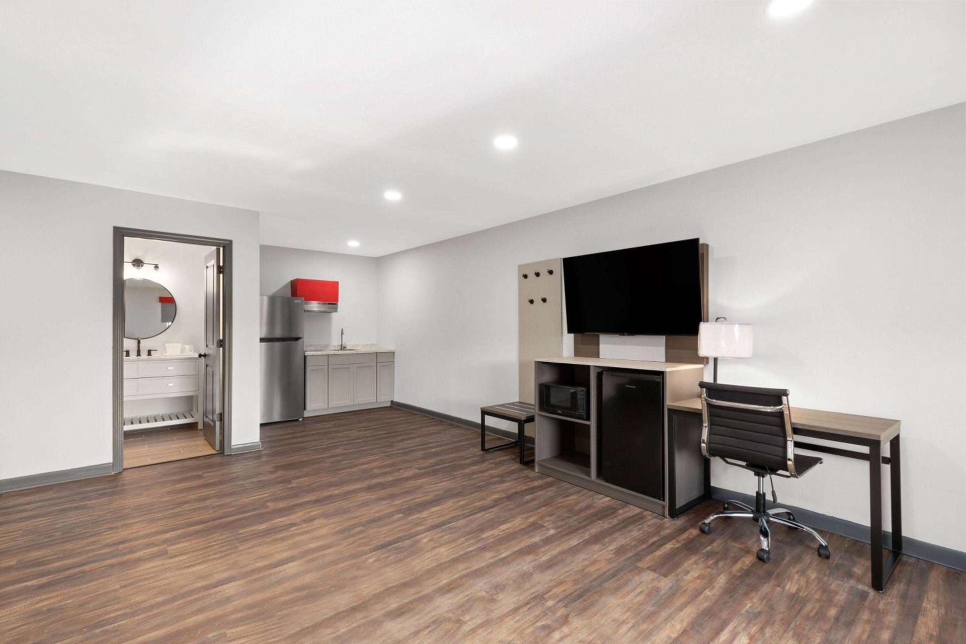 Ramada by Wyndham Bainbridge photo 23