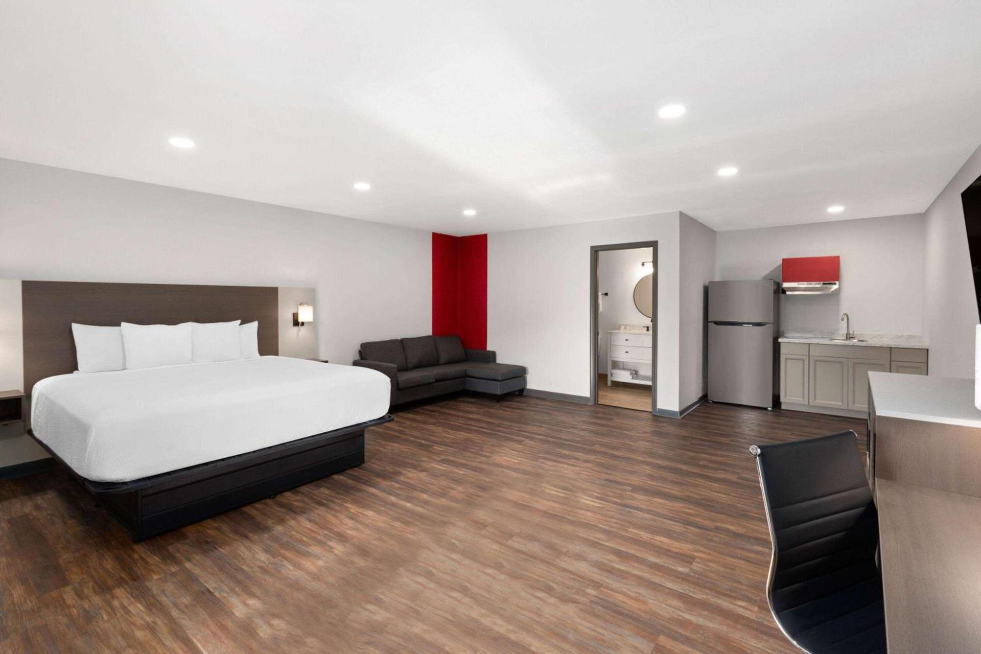 Ramada by Wyndham Bainbridge photo 22